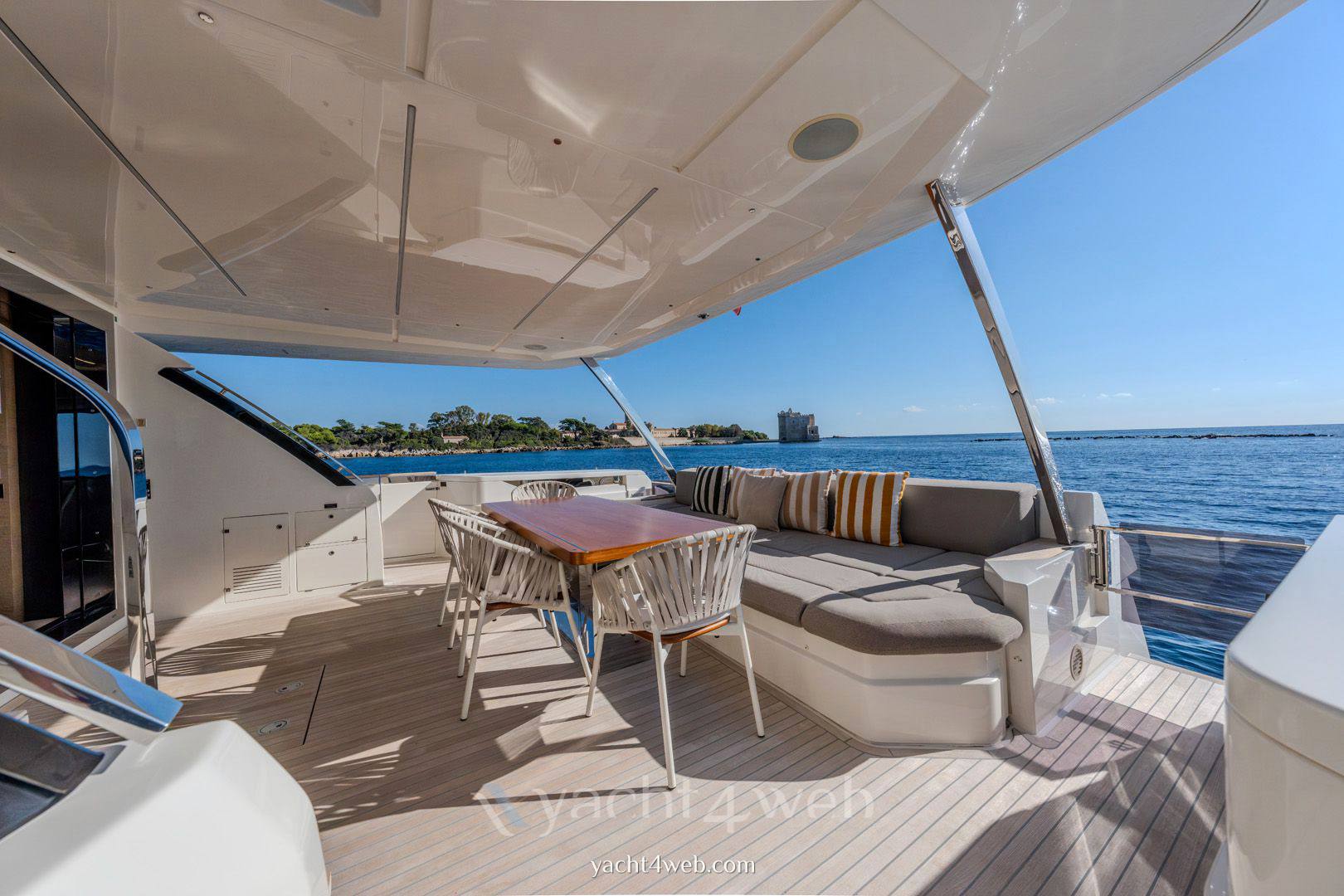 Ferretti yachts 920 piola 使用