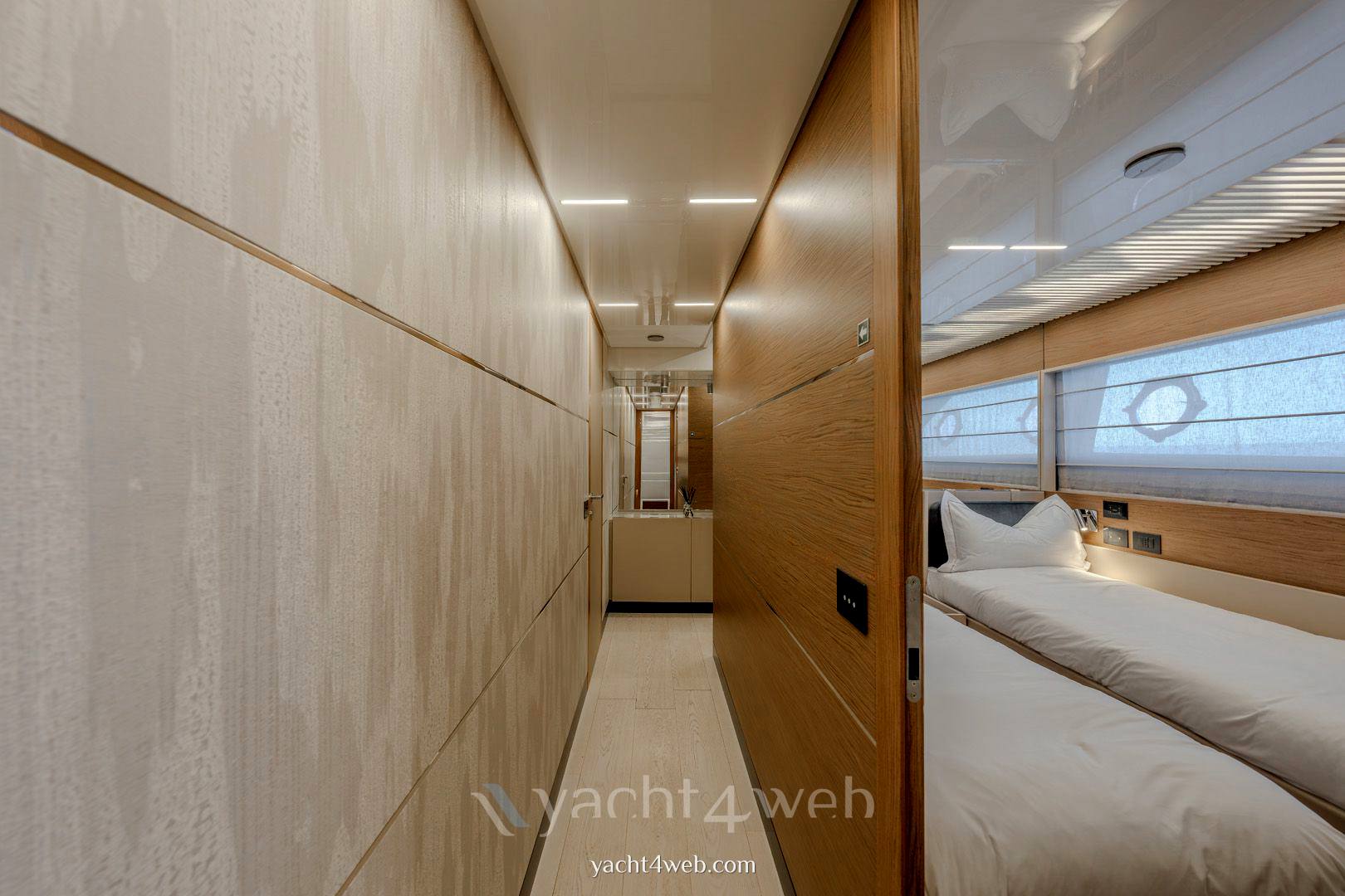 Ferretti yachts 920 piola 游艇
