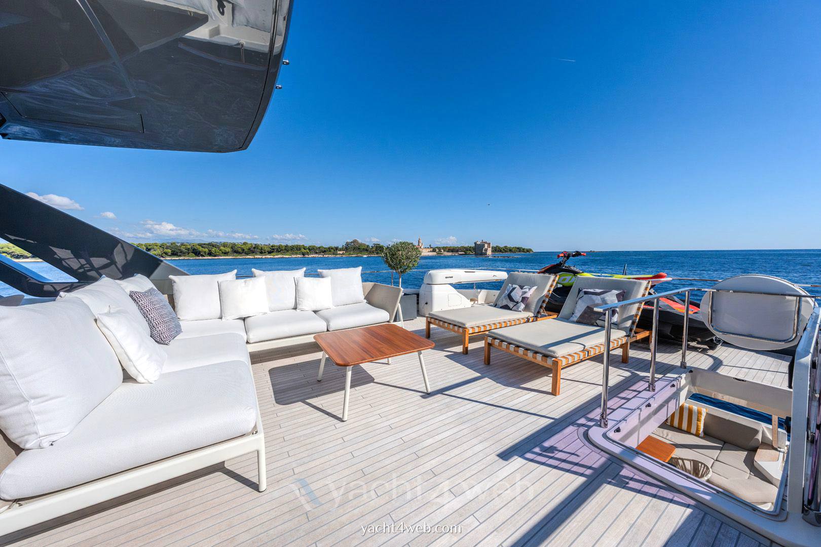 Ferretti yachts 920 piola 
