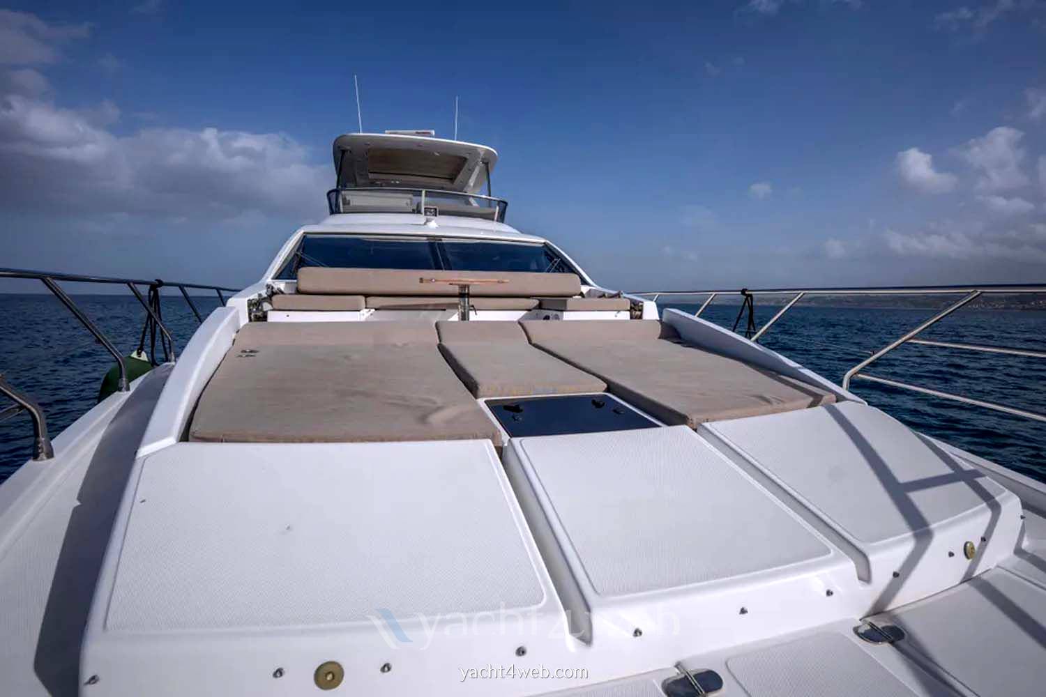 Azimut 66