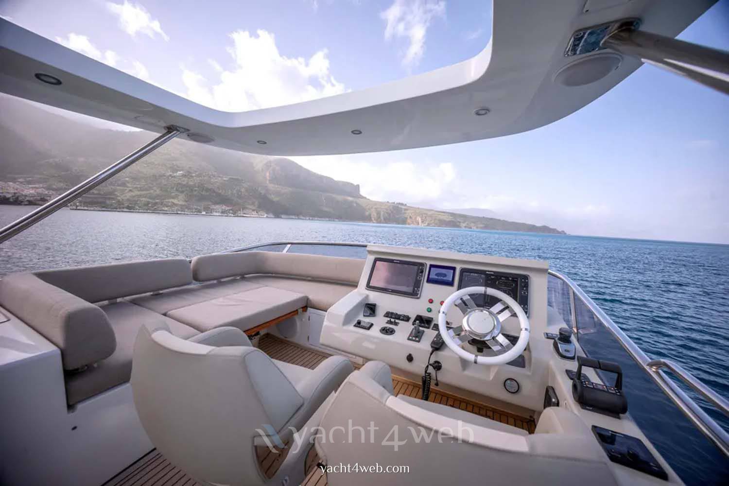 Azimut 66