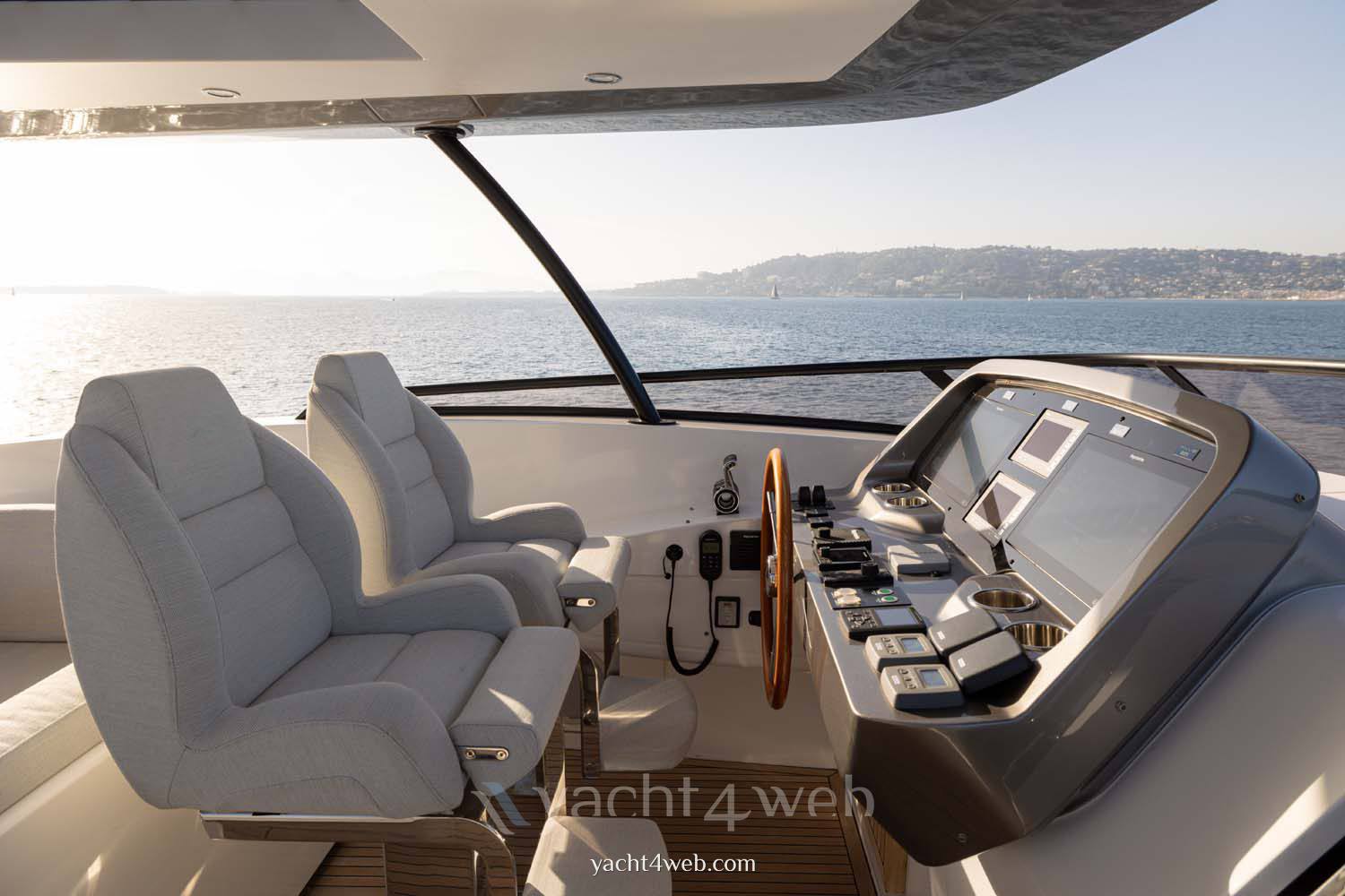 Azimut Magellano 25