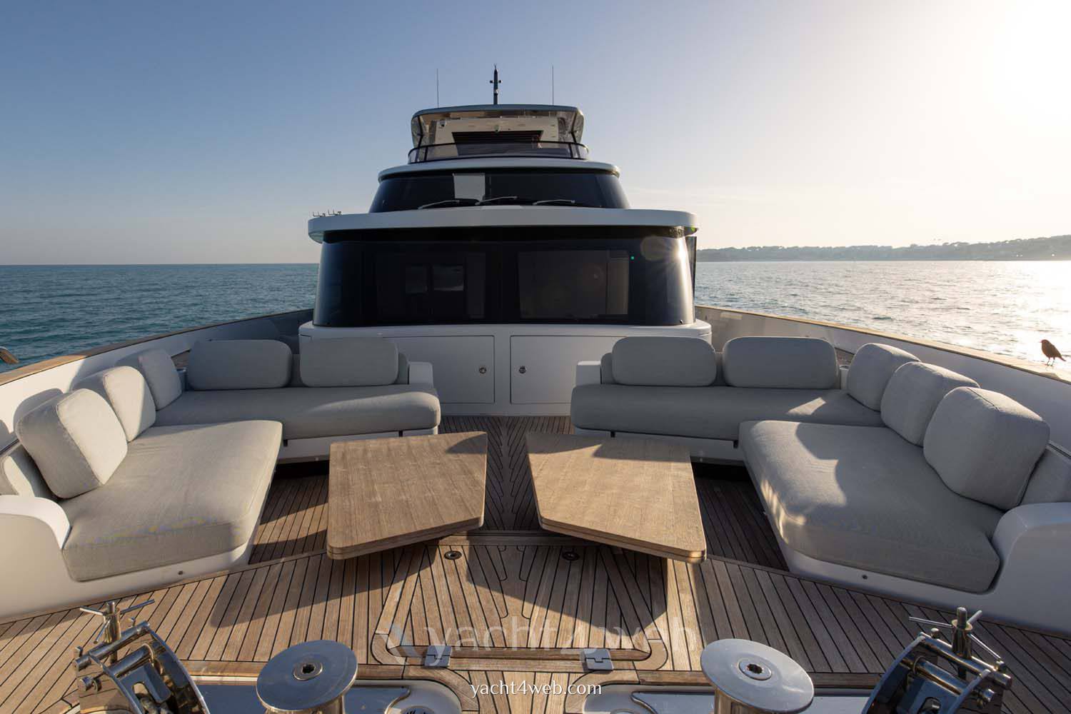 Azimut Magellano 25