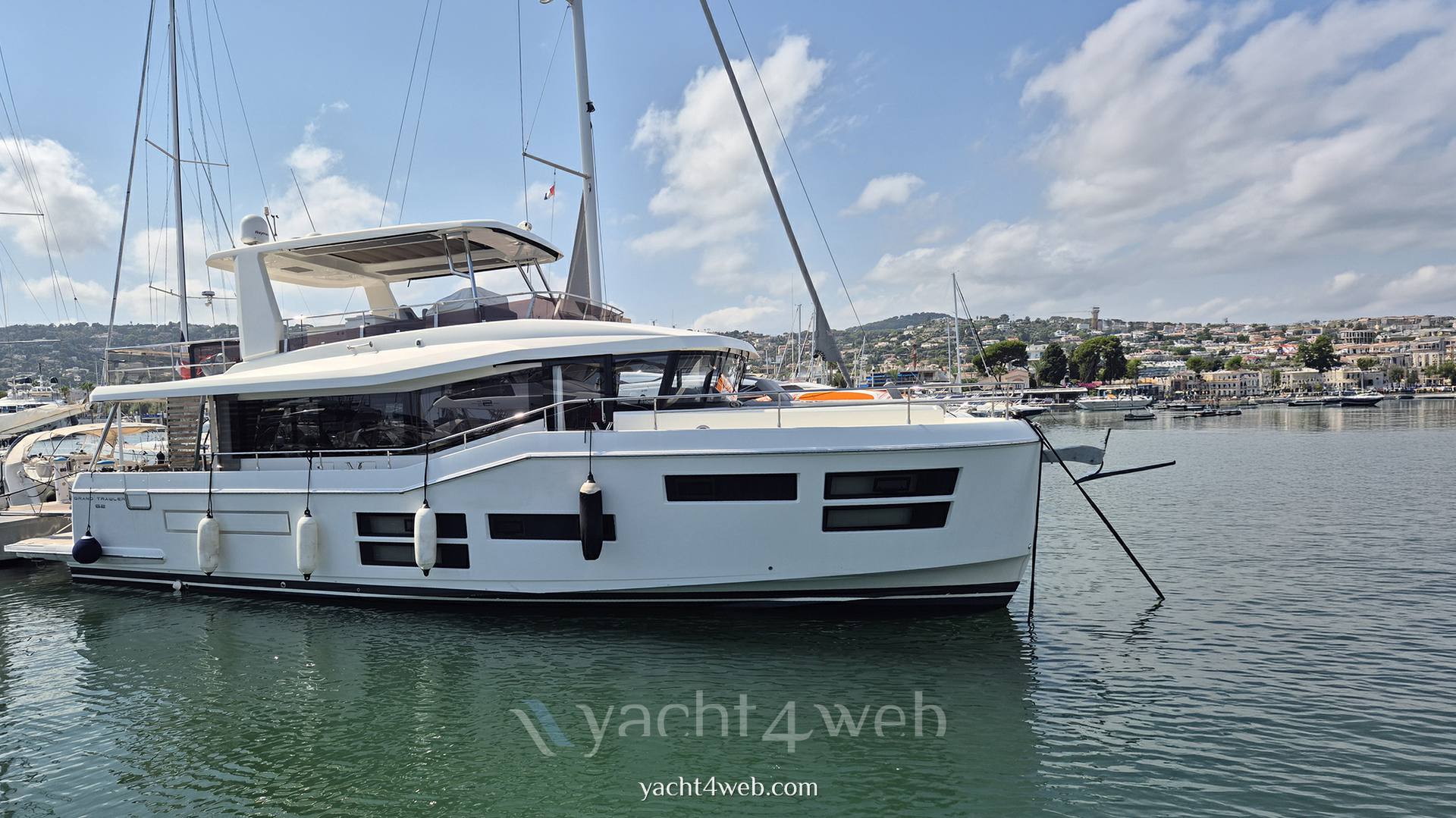 Beneteau Grand trawler 62