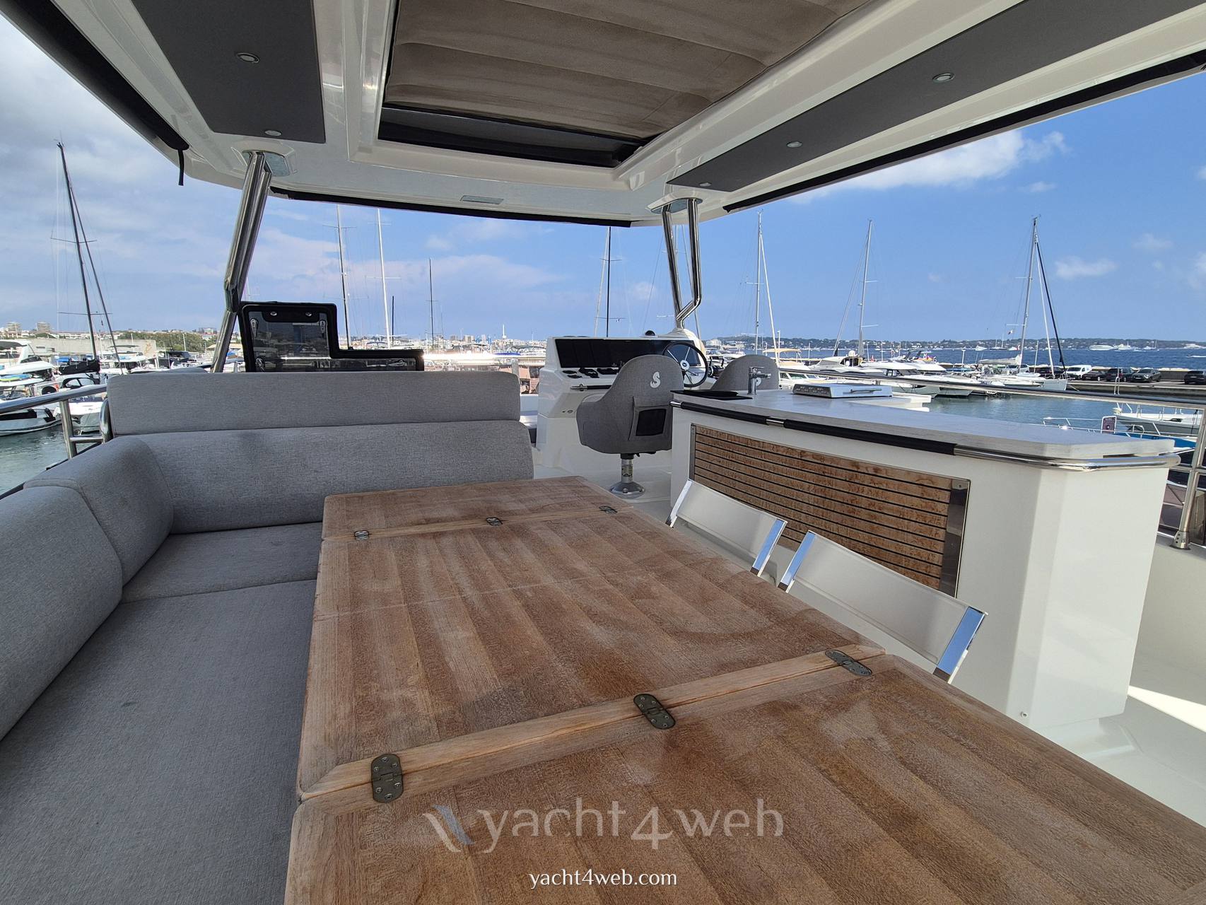 Beneteau Grand trawler 62