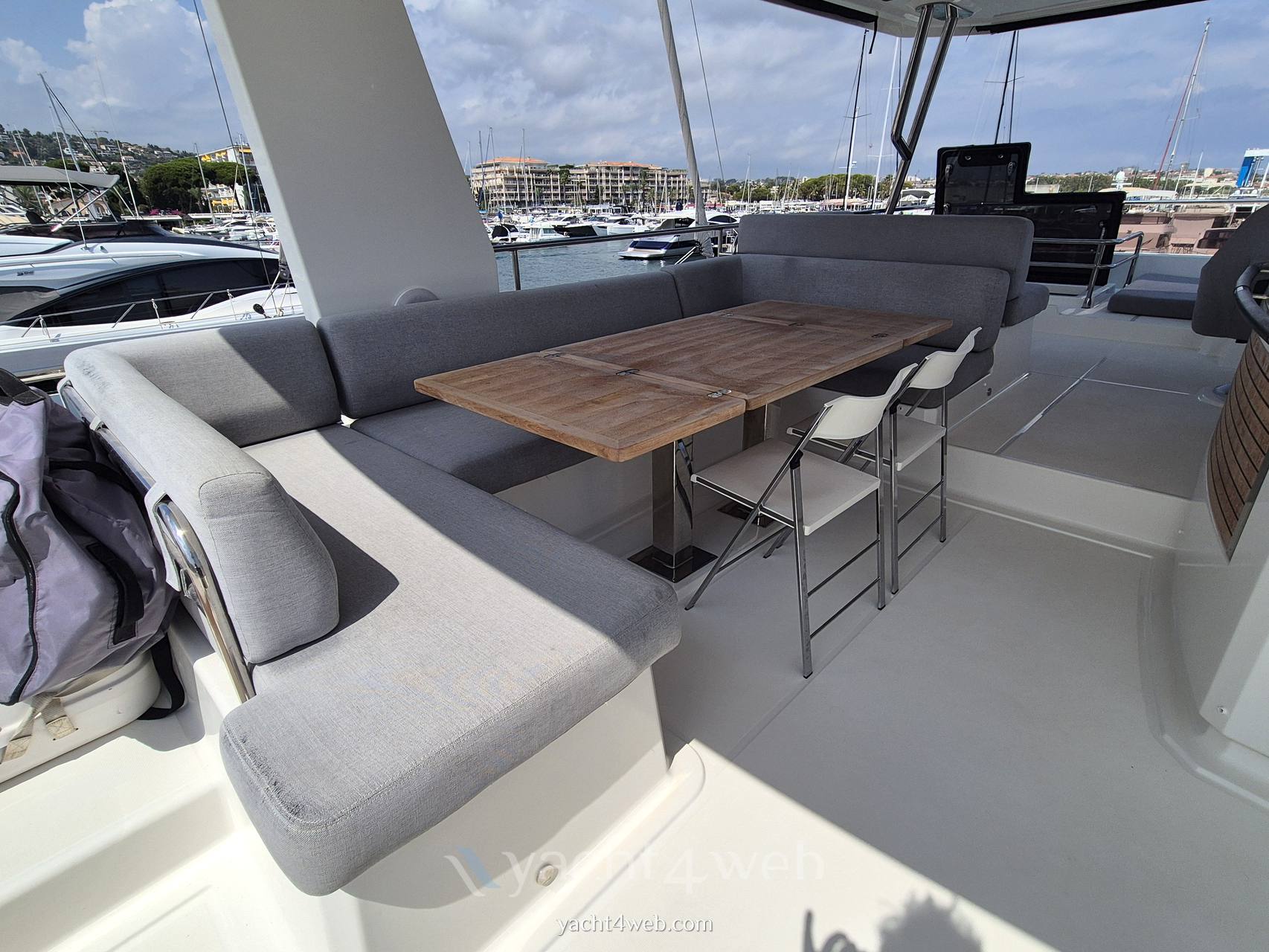 Beneteau Grand trawler 62