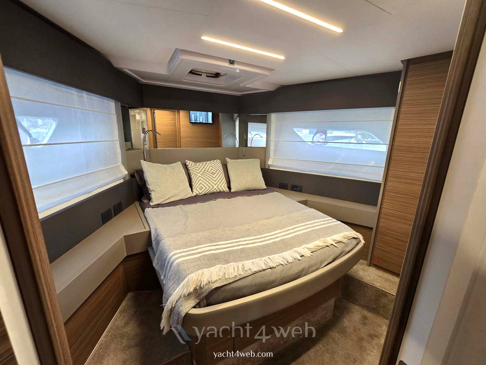 Ferretti yachts 450