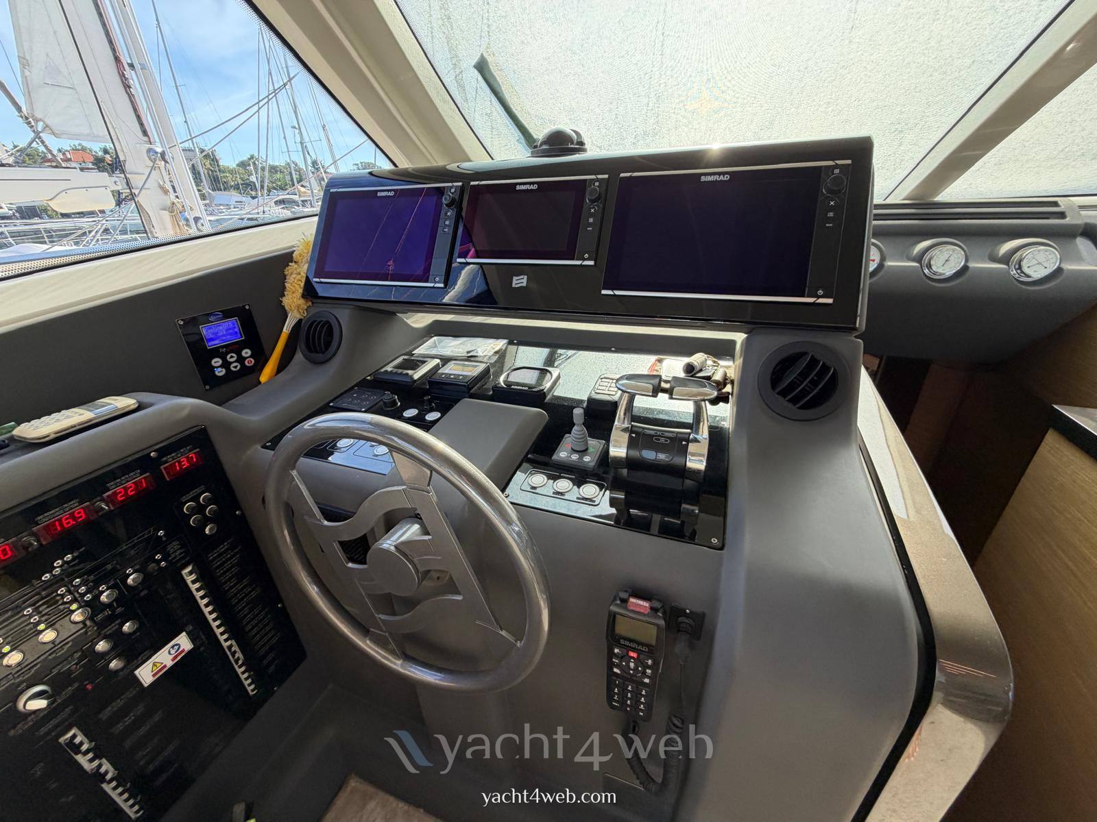 Ferretti yachts 550