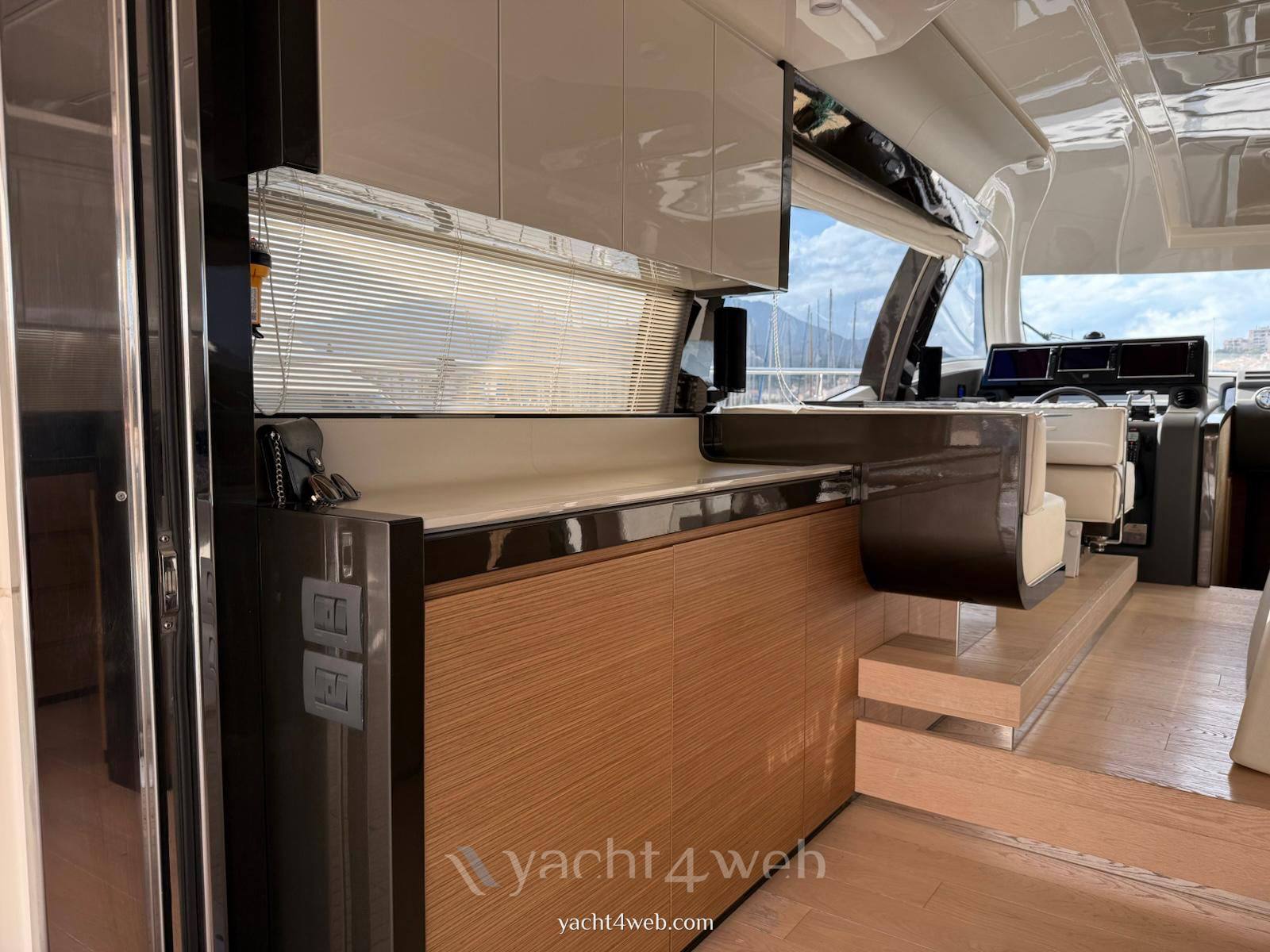 Ferretti yachts 550