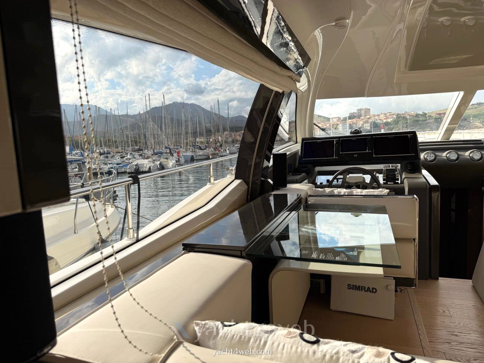 Ferretti yachts 550