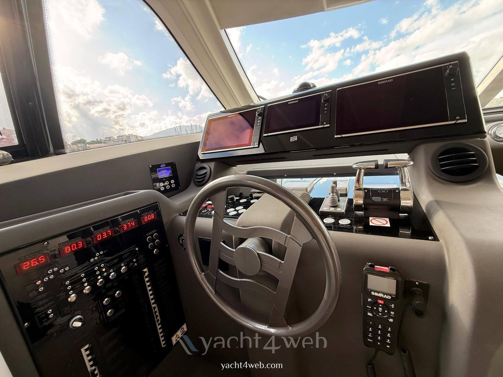Ferretti yachts 550