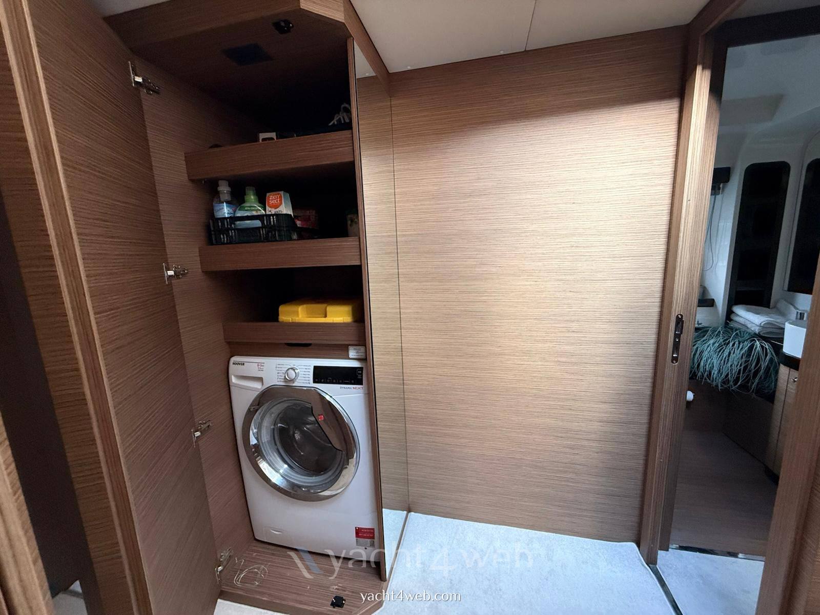 Ferretti yachts 550