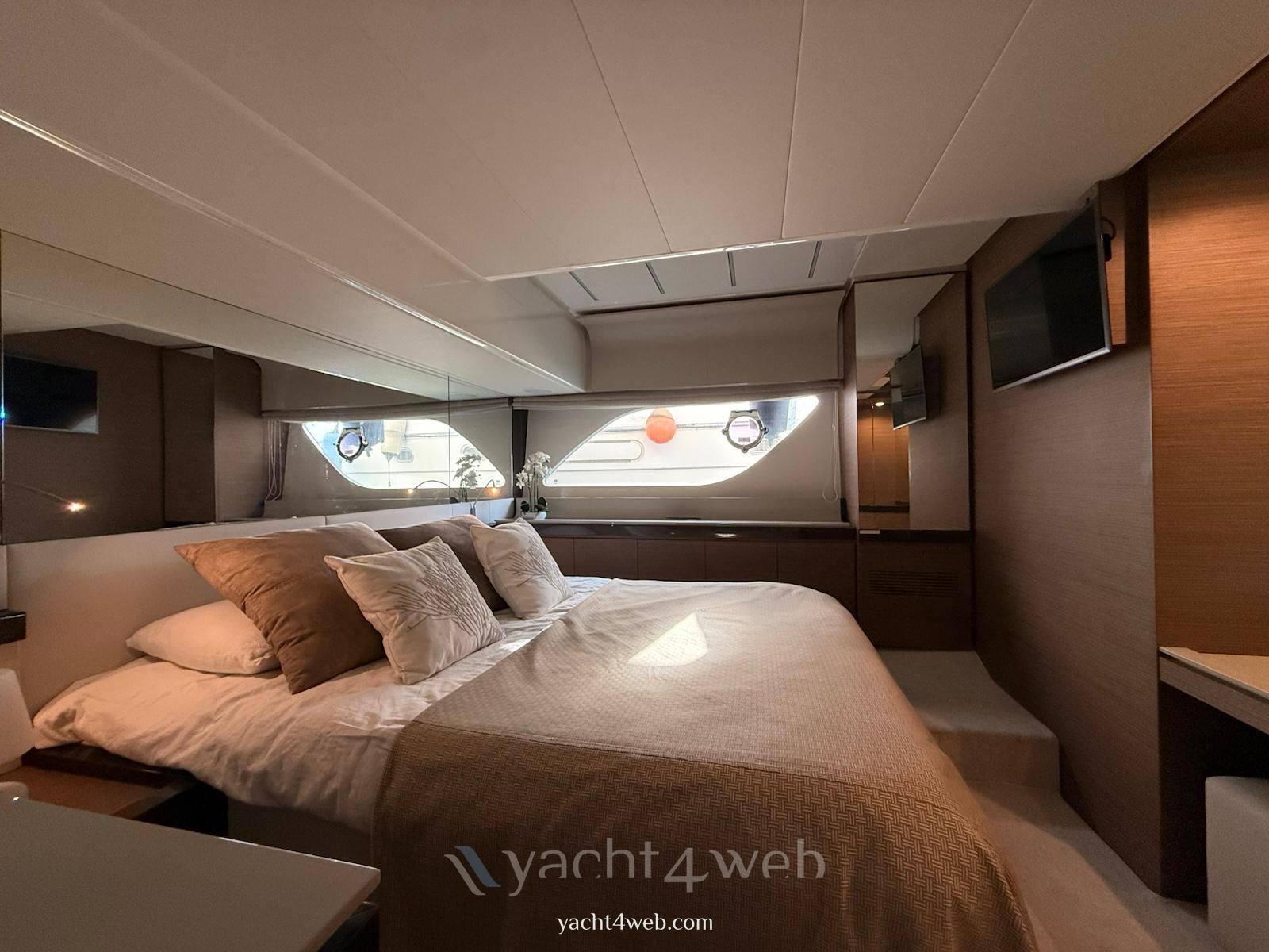 Ferretti yachts 550