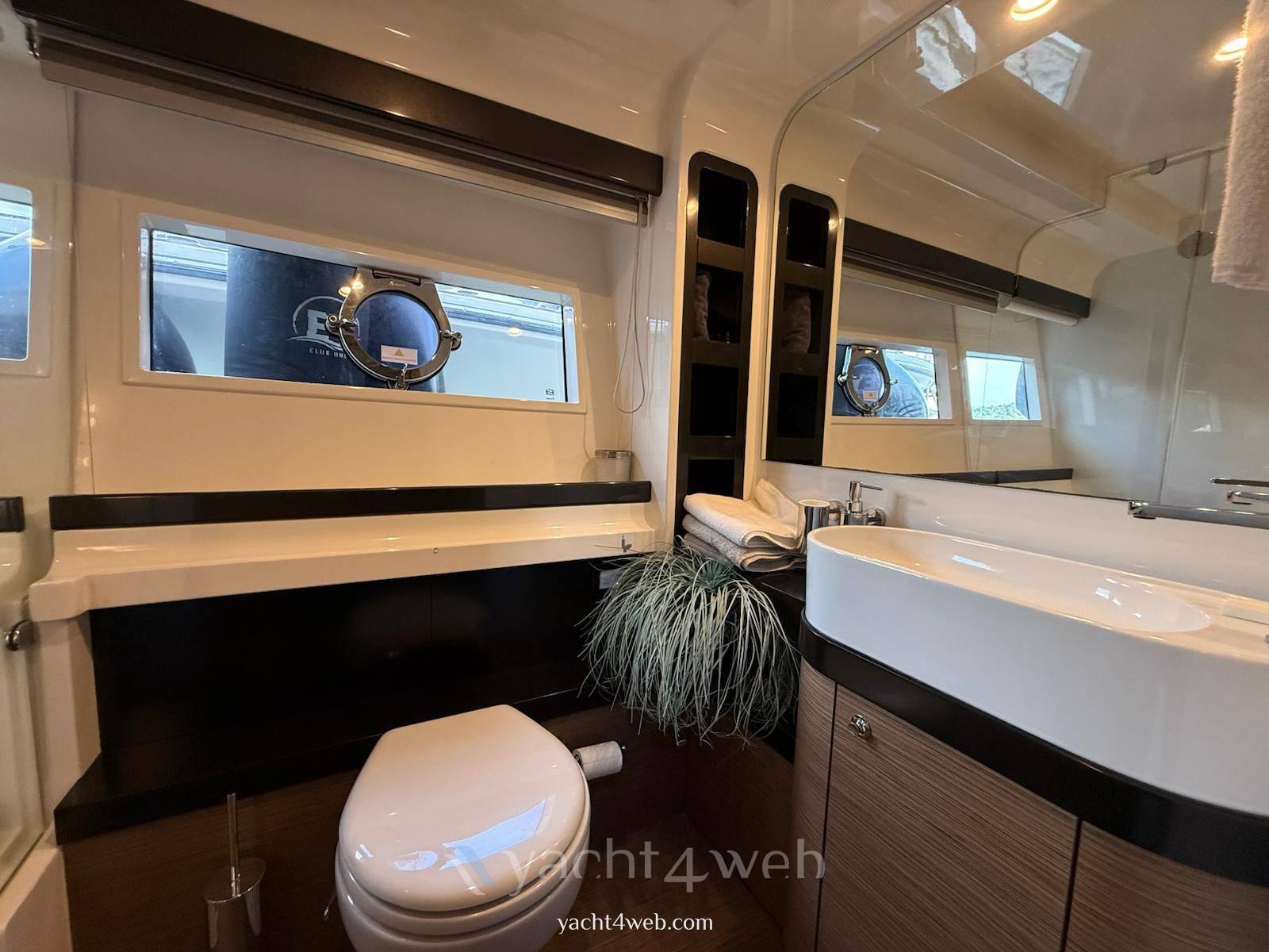 Ferretti yachts 550