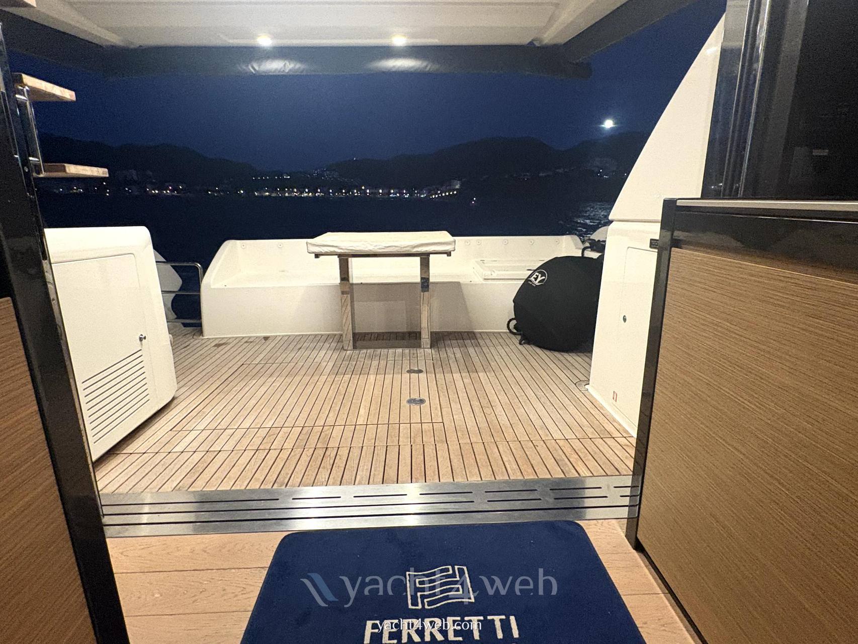 Ferretti yachts 550