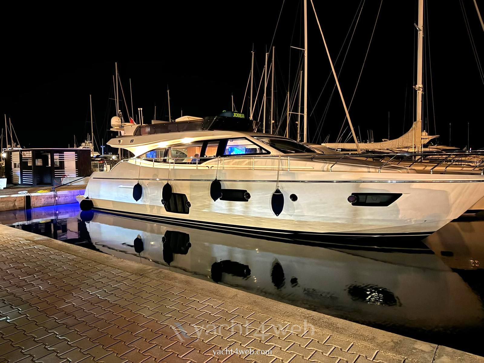 Ferretti yachts 570