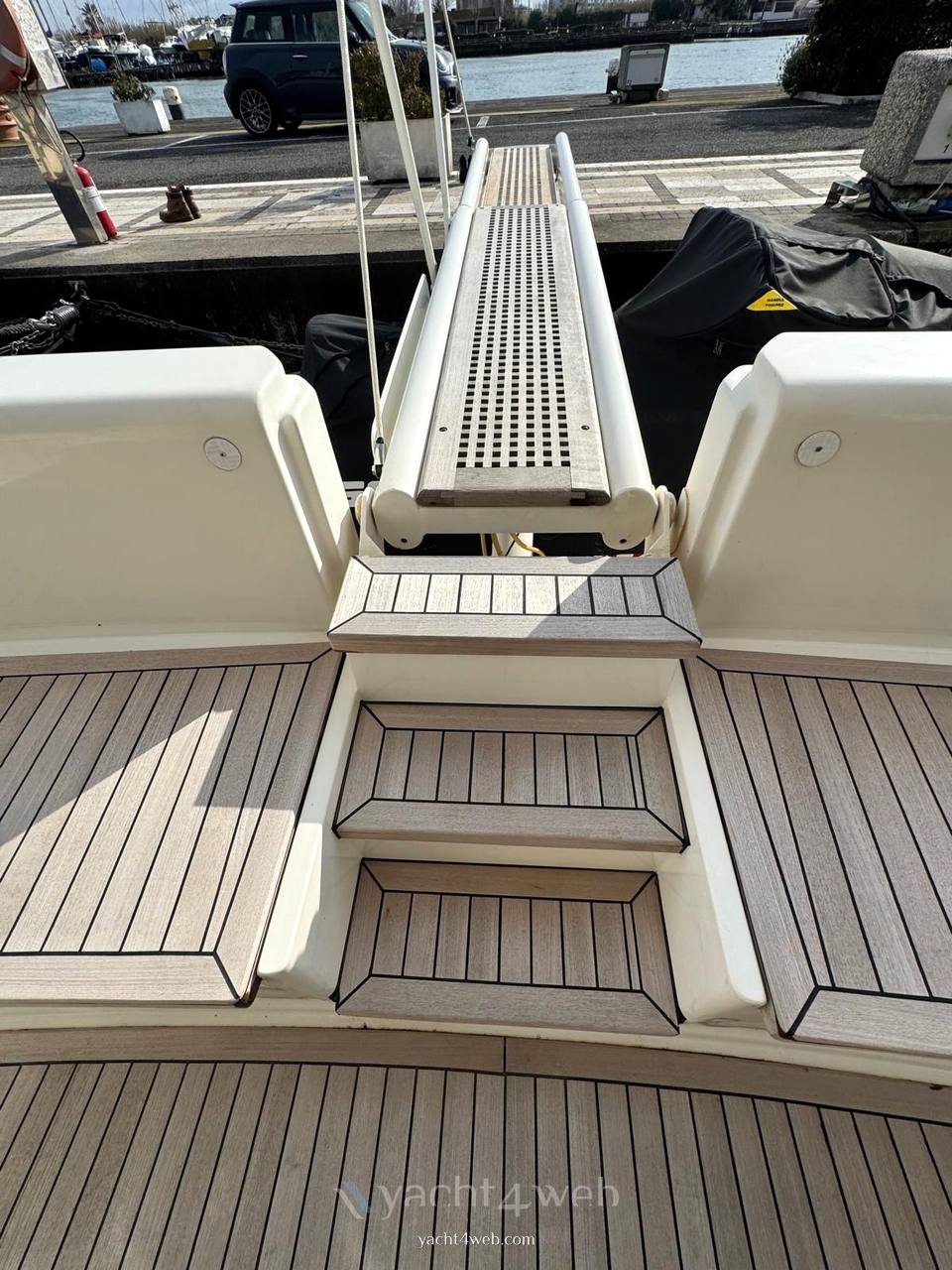 Ferretti yachts 570