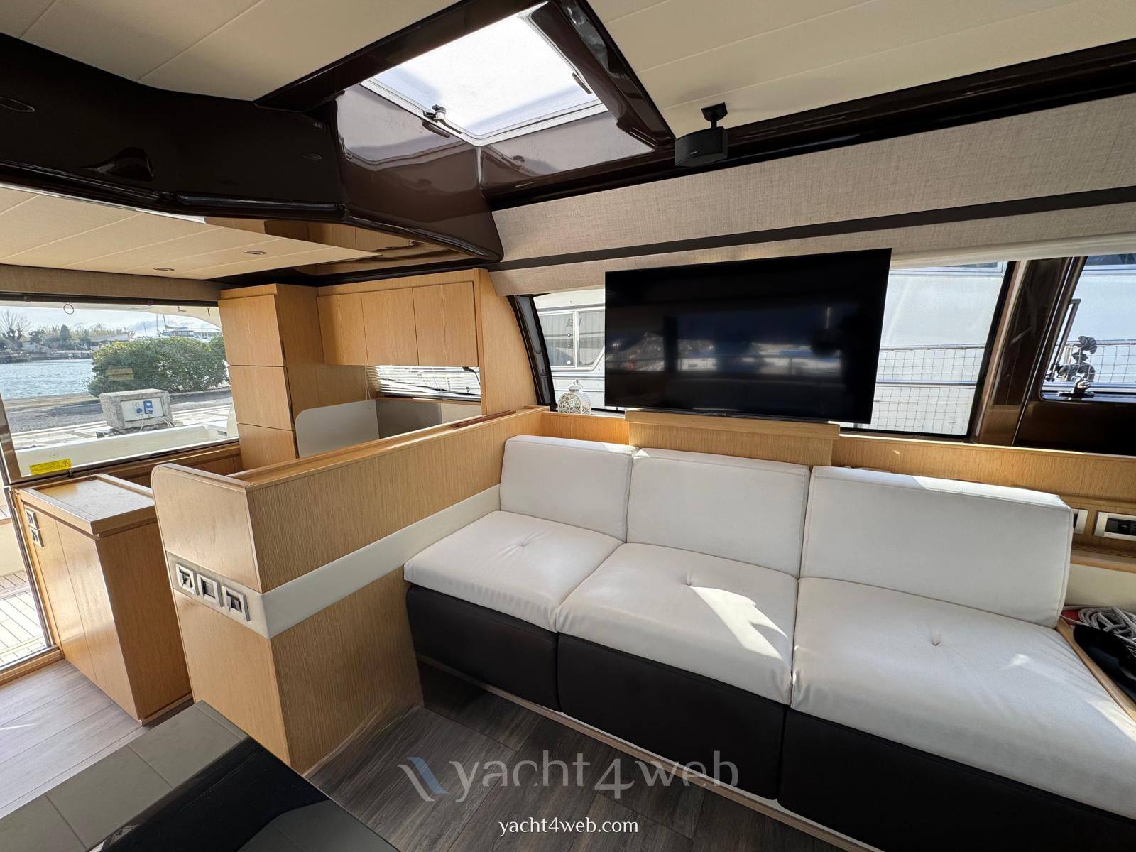 Ferretti yachts 570