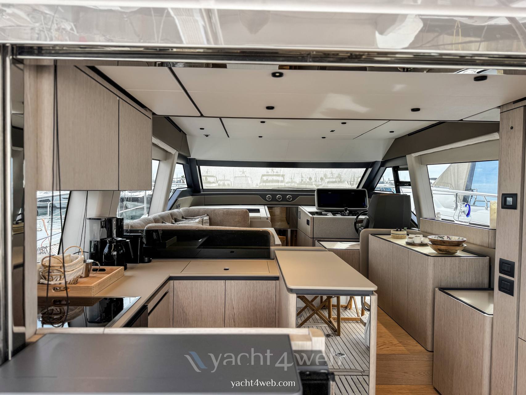 Ferretti yachts 580