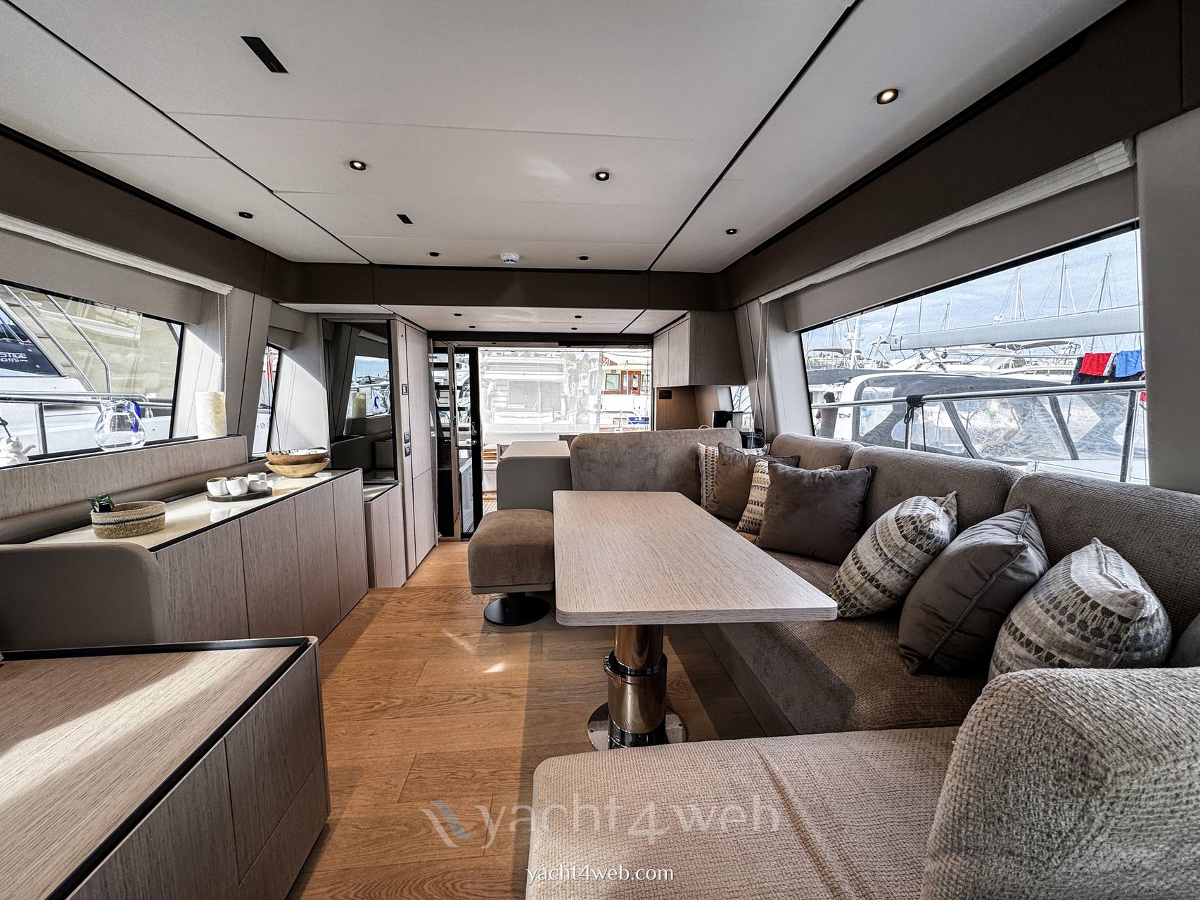 Ferretti yachts 580