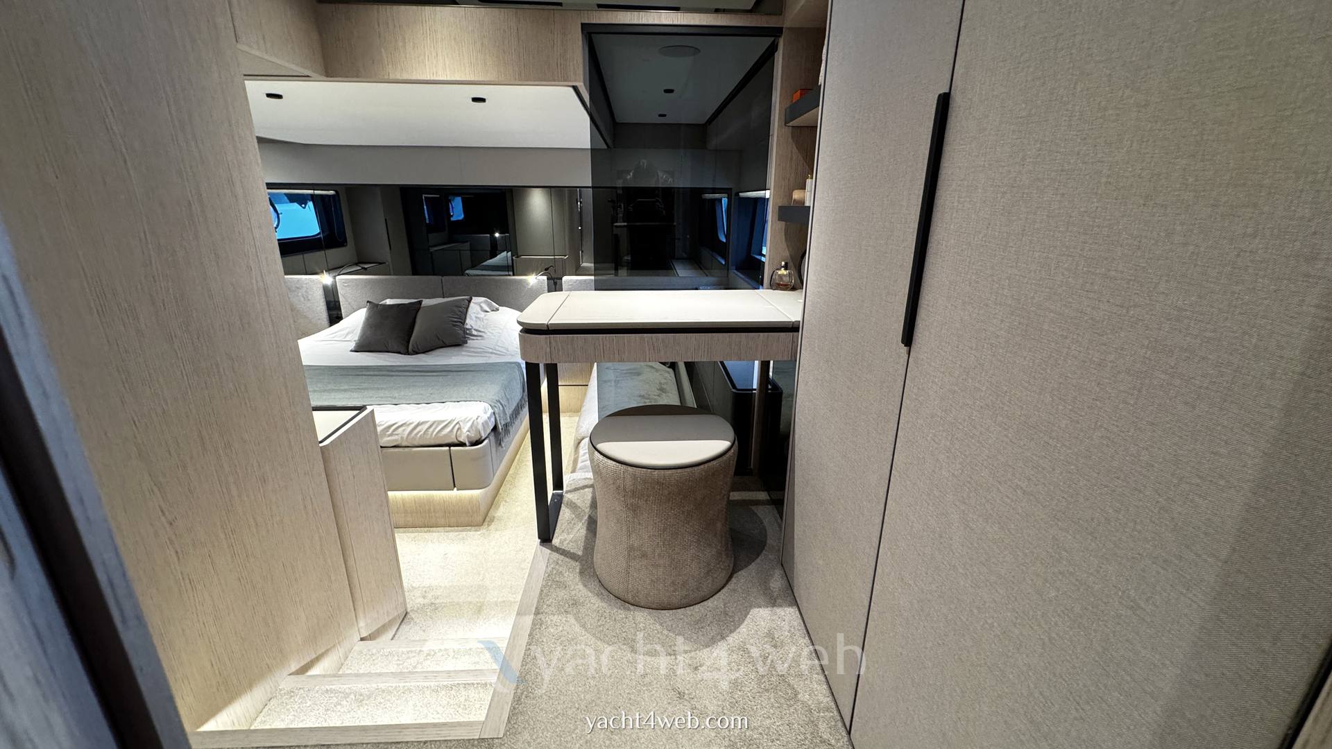 Ferretti yachts 580