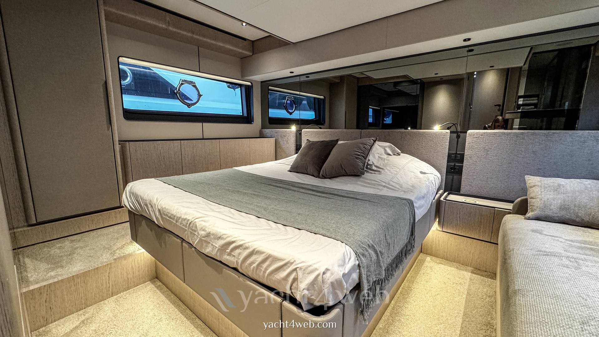 Ferretti yachts 580