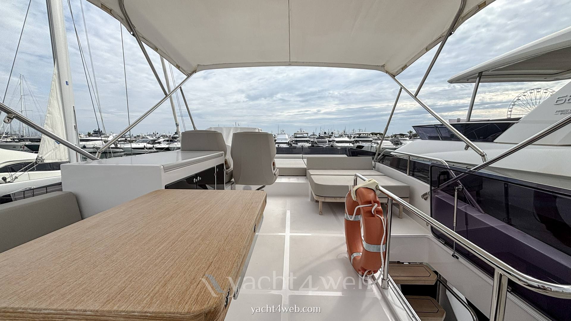 Ferretti yachts 580