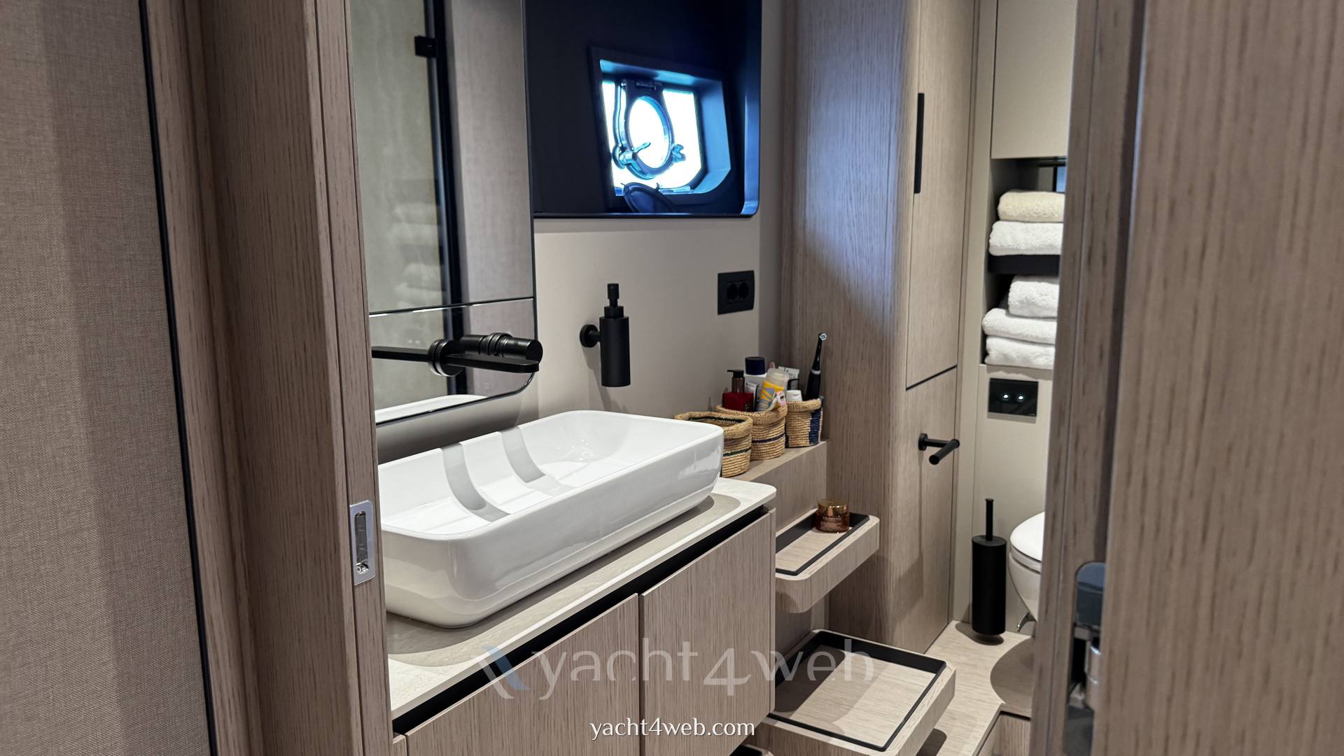 Ferretti yachts 580