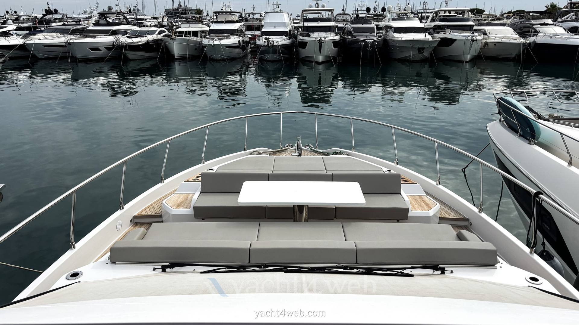 Ferretti yachts 580