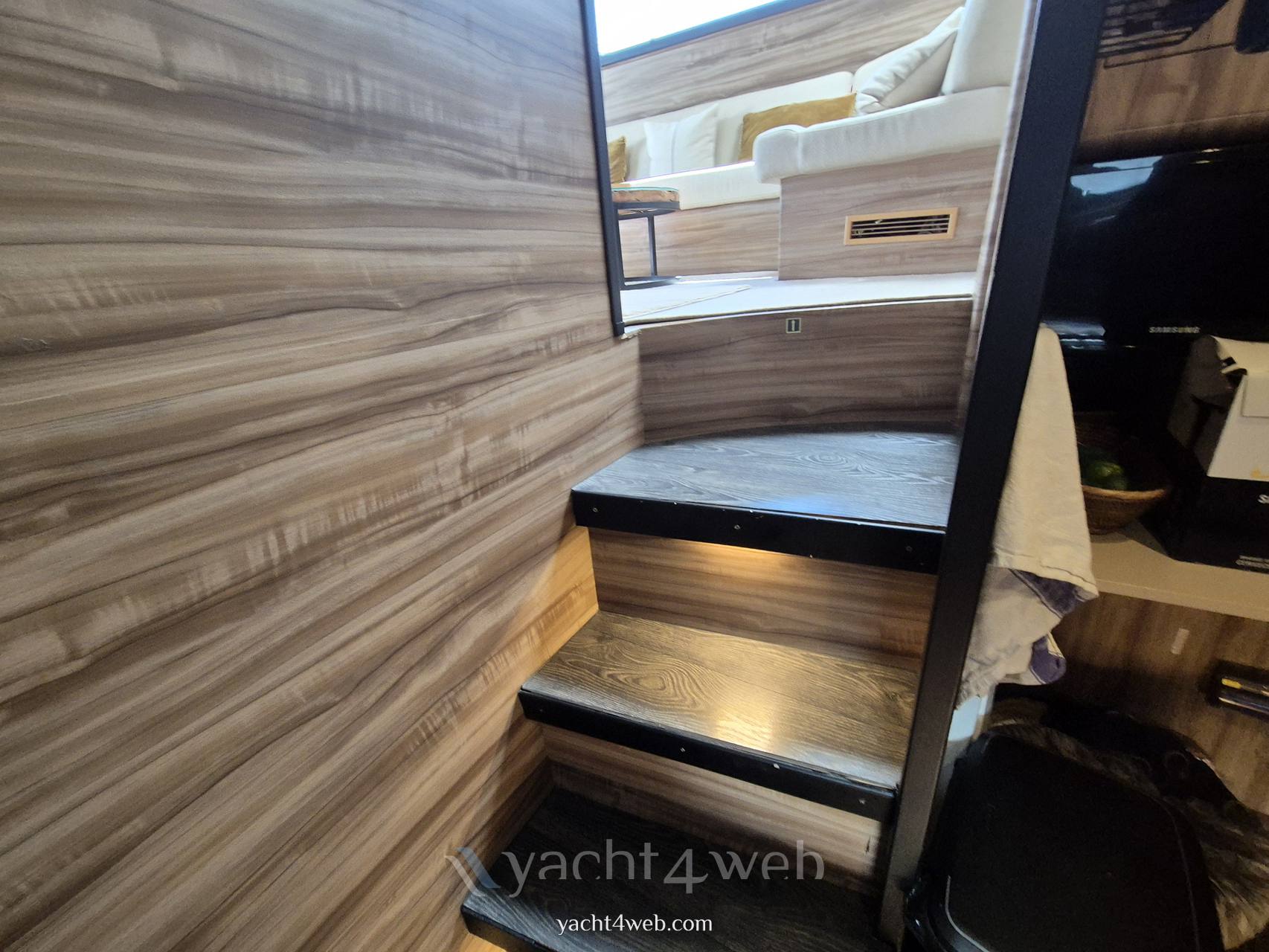 Ferretti yachts 620