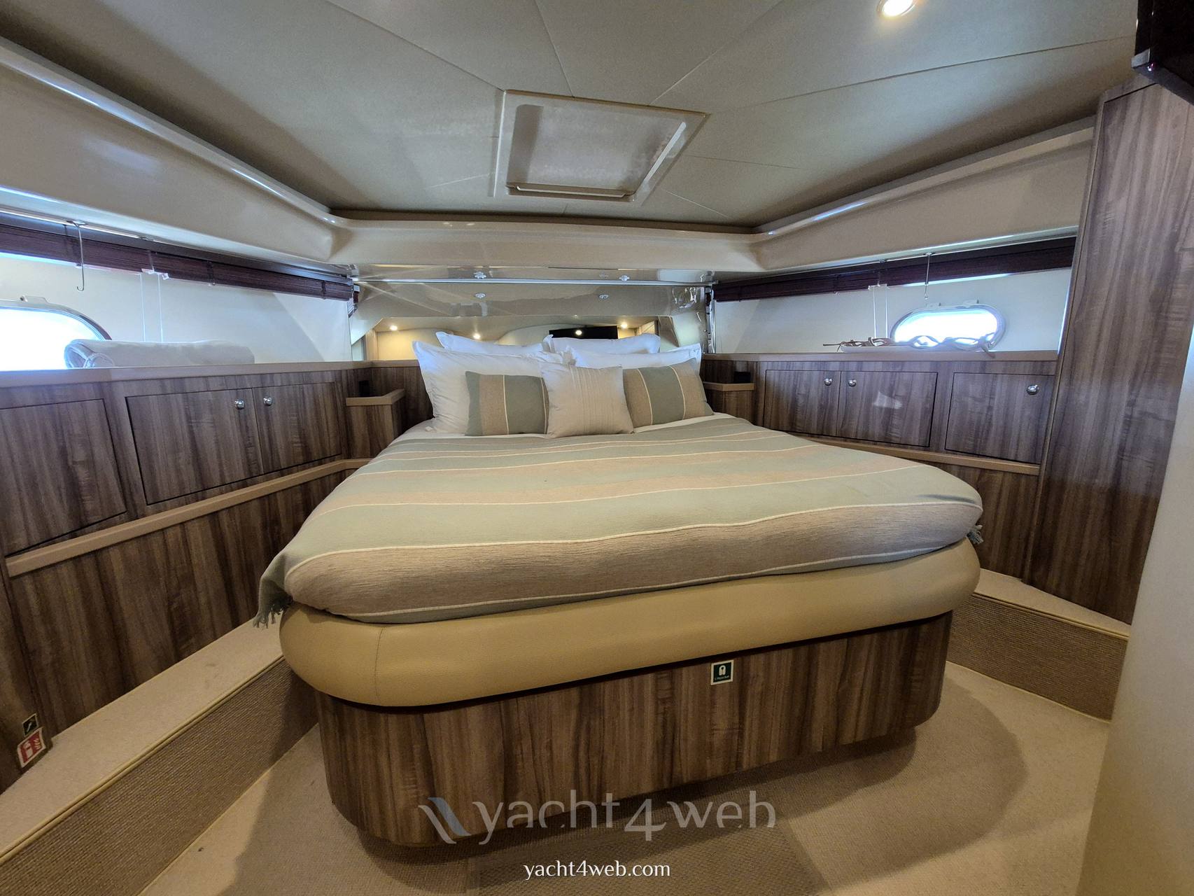 Ferretti yachts 620