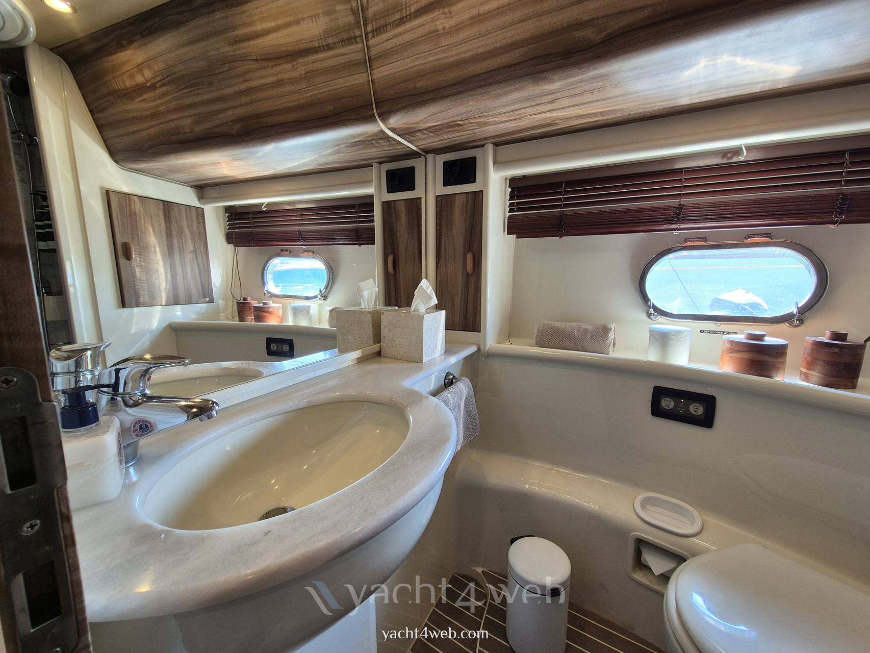 Ferretti yachts 620