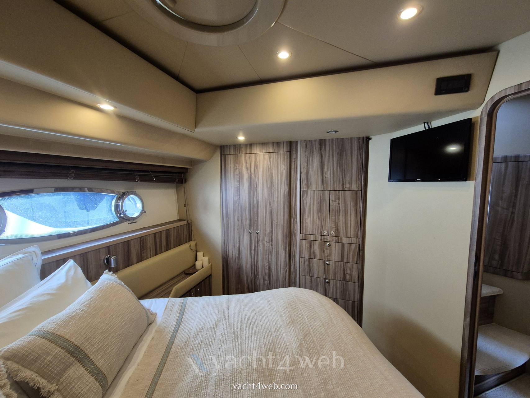 Ferretti yachts 620