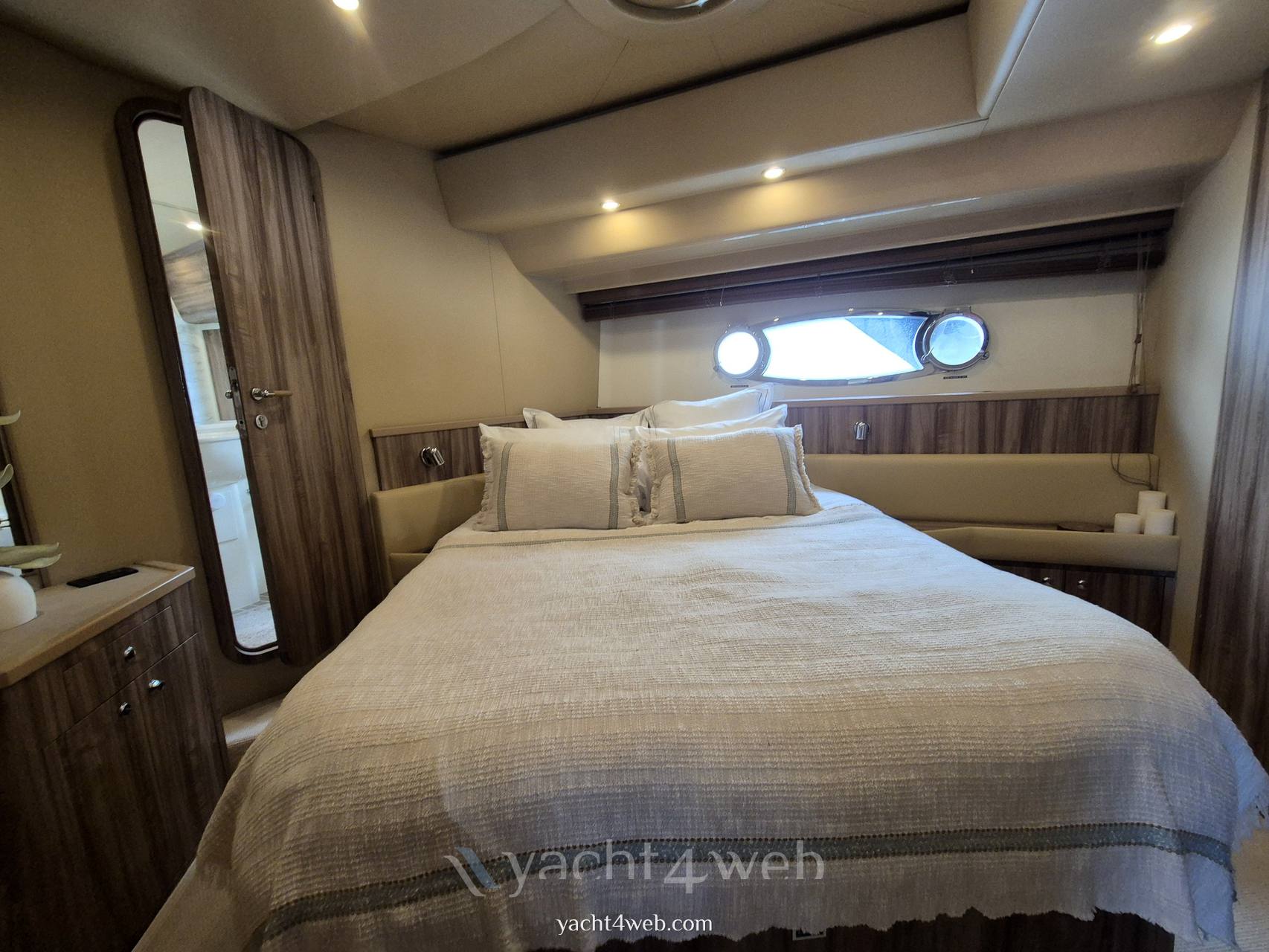 Ferretti yachts 620