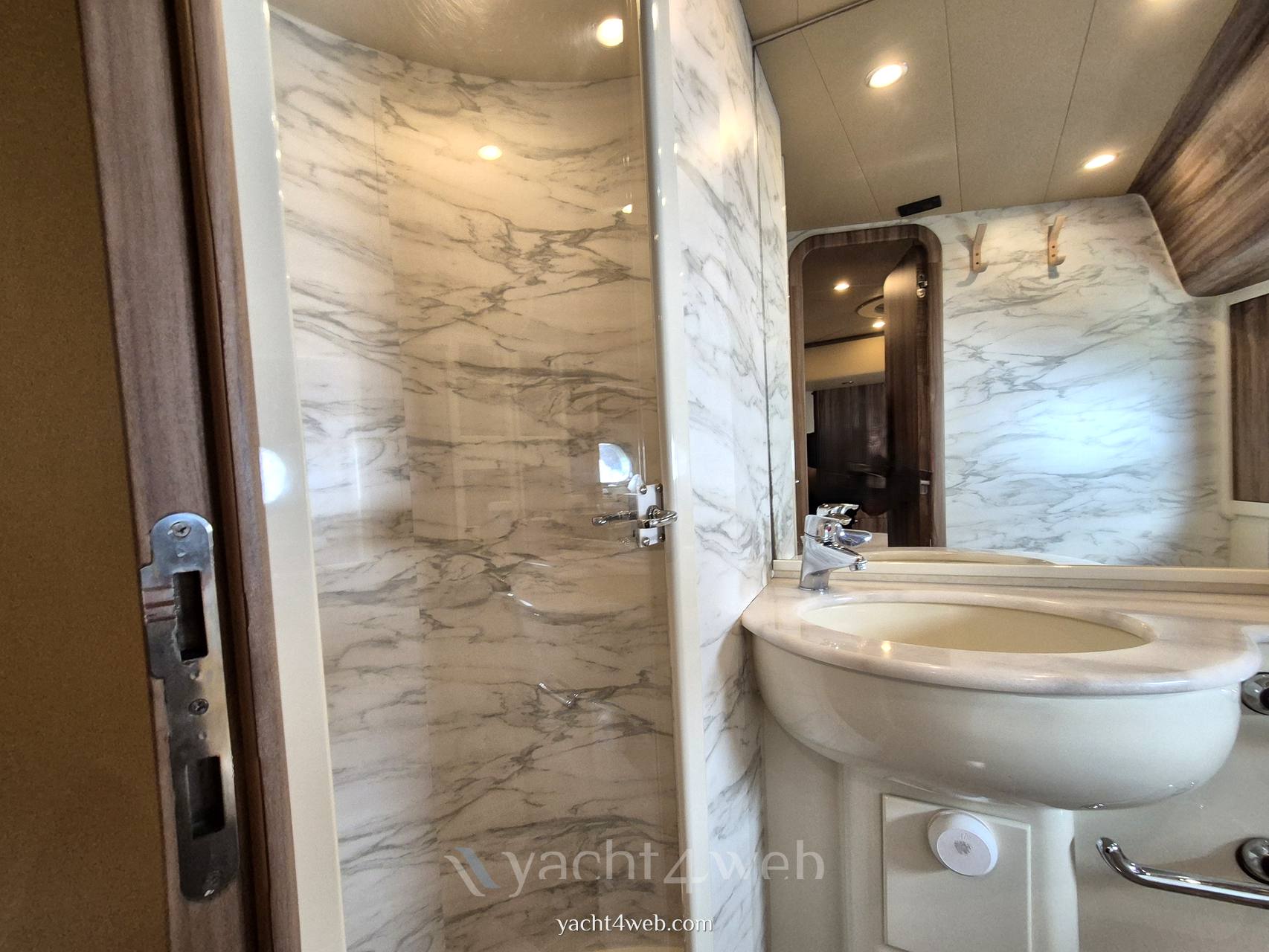 Ferretti yachts 620