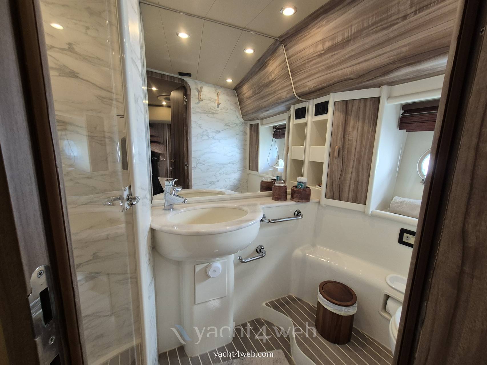 Ferretti yachts 620