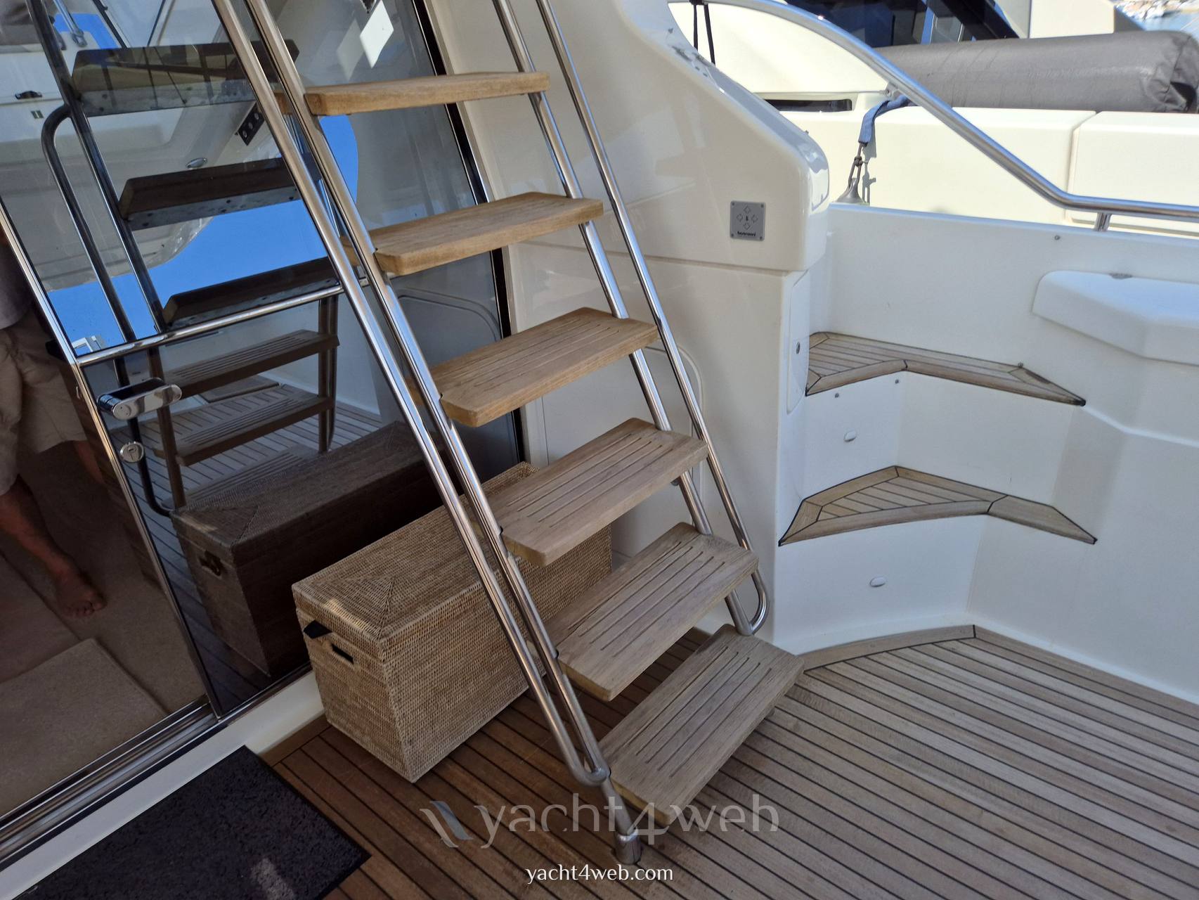 Ferretti yachts 620