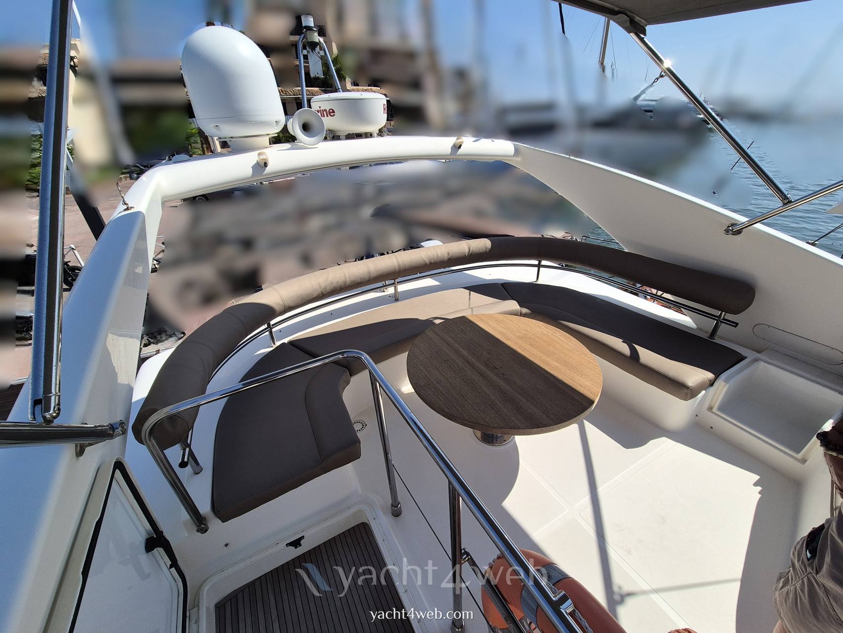 Ferretti yachts 620