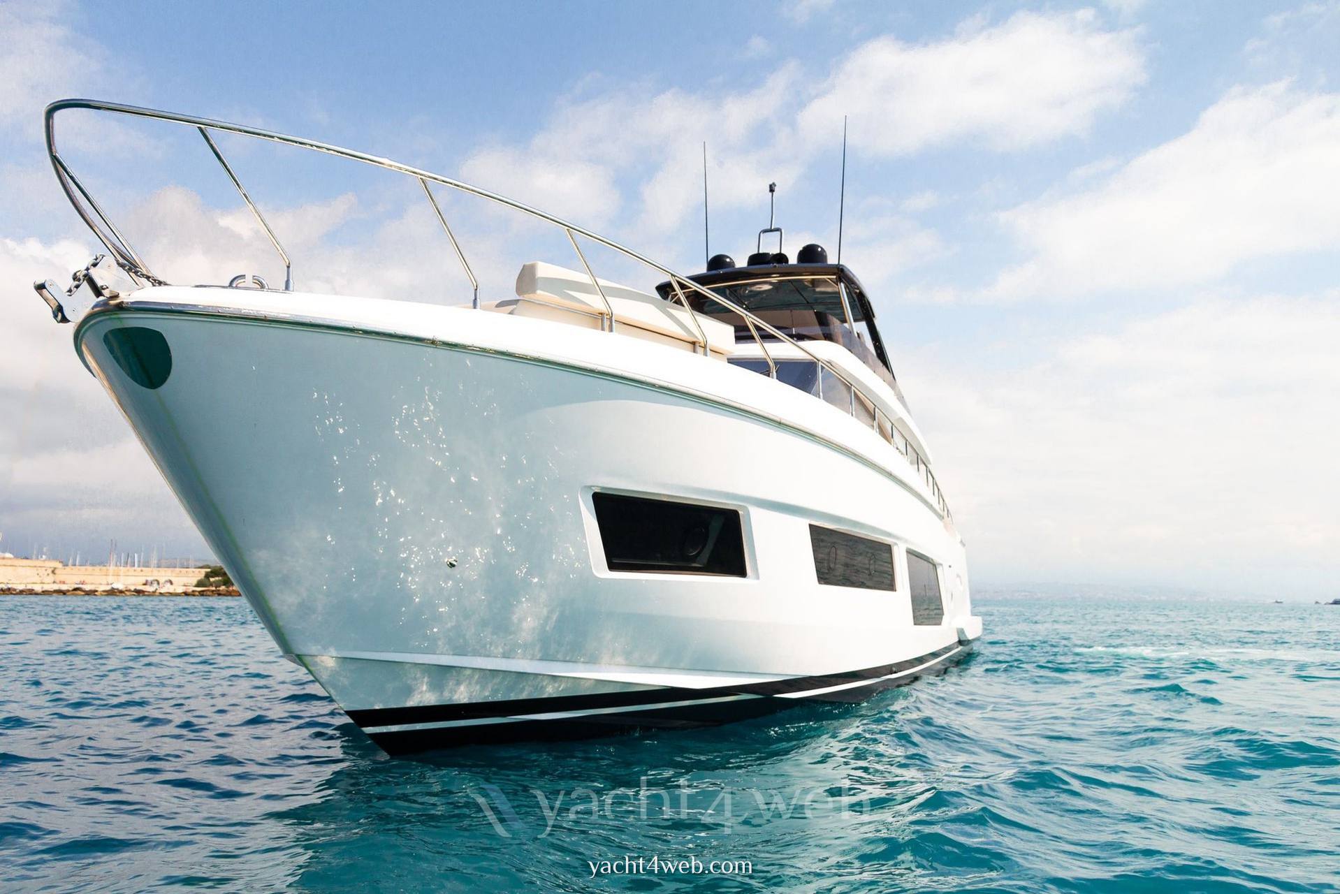 Ferretti yachts 670