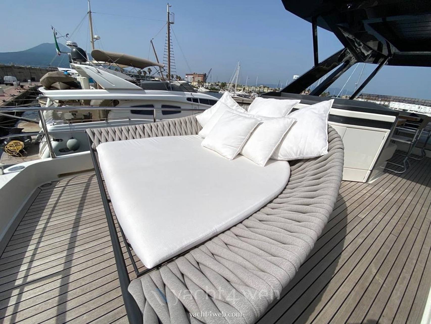 Ferretti yachts 720