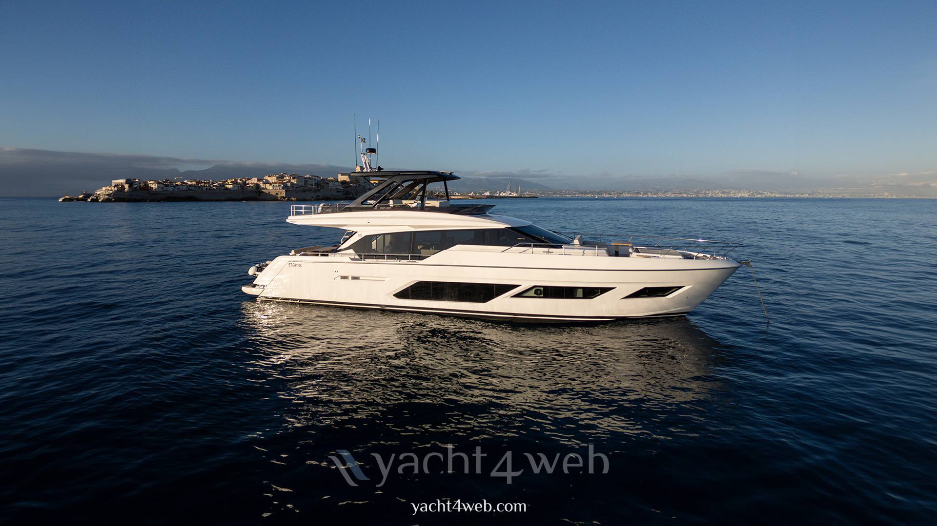 Ferretti yachts 720