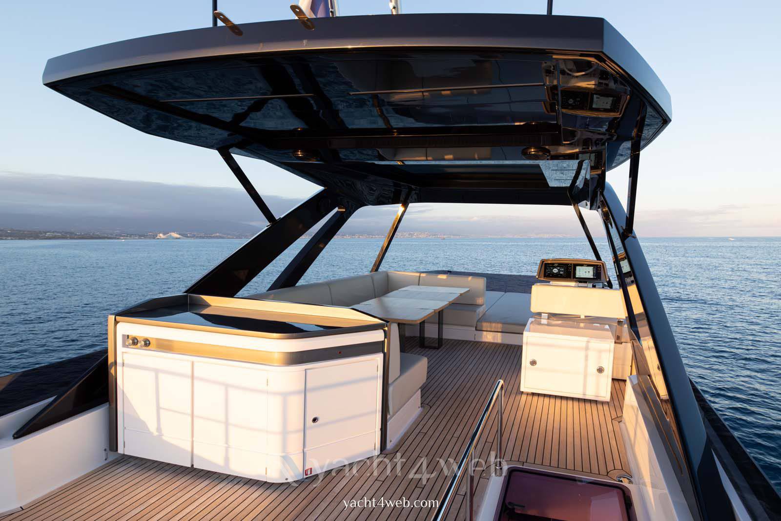 Ferretti yachts 720