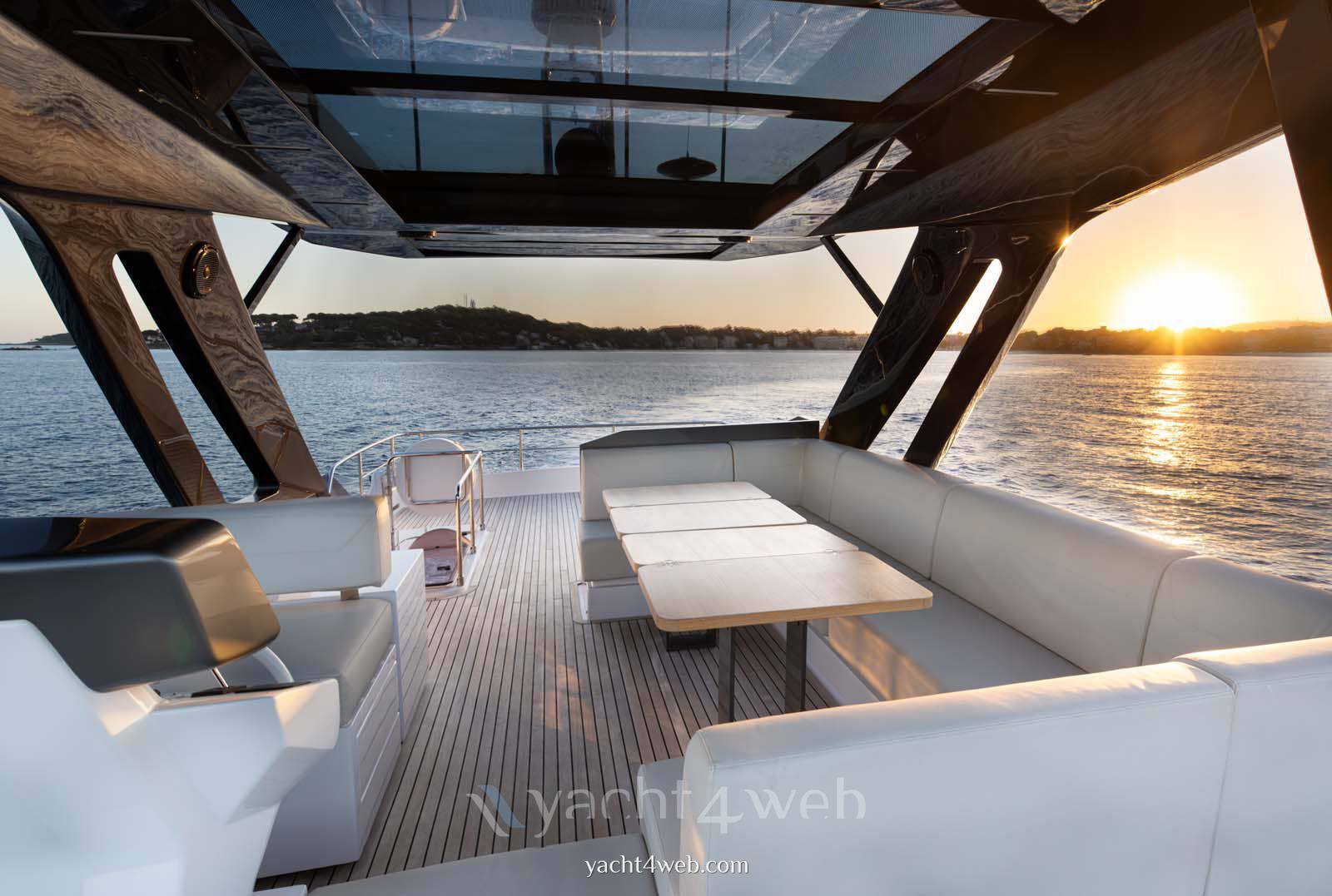 Ferretti yachts 720