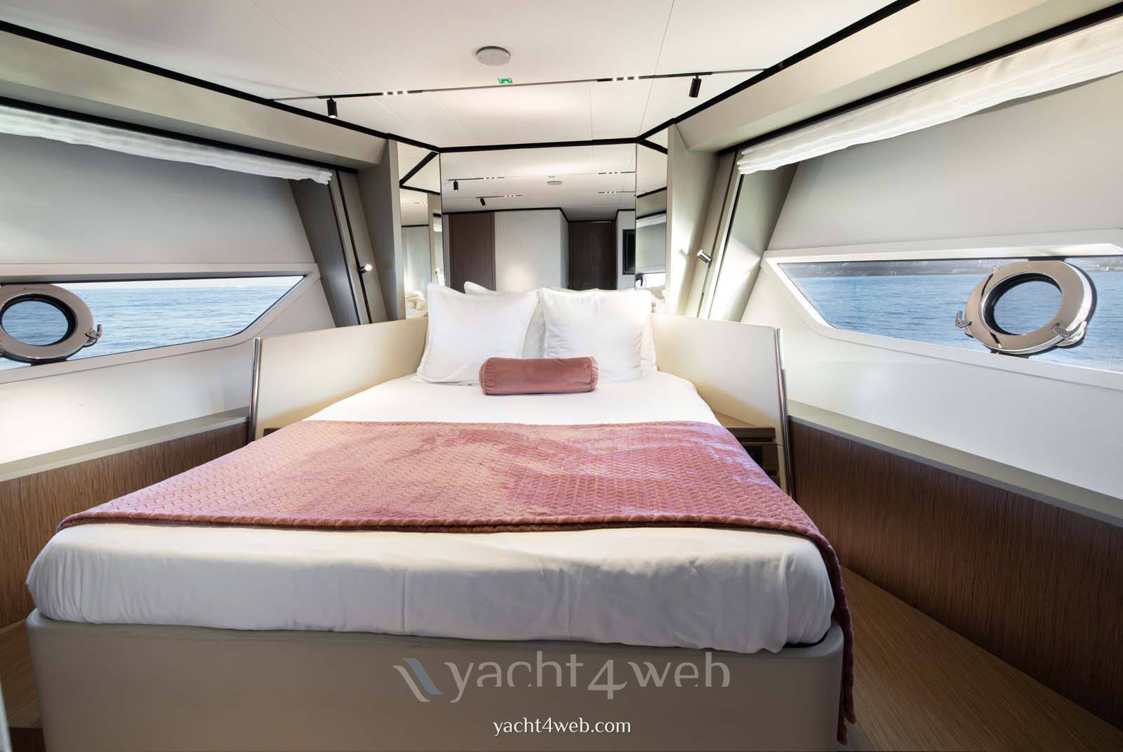 Ferretti yachts 720