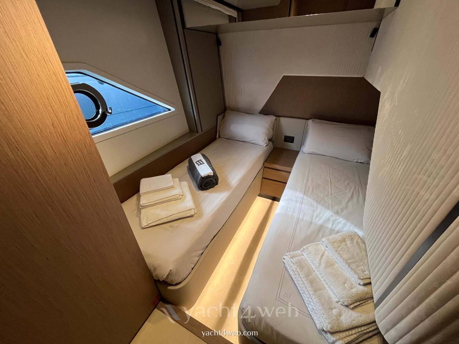 Ferretti yachts 720