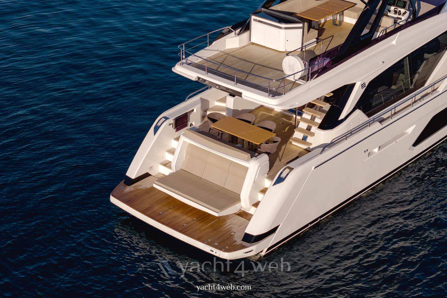 Ferretti yachts 720