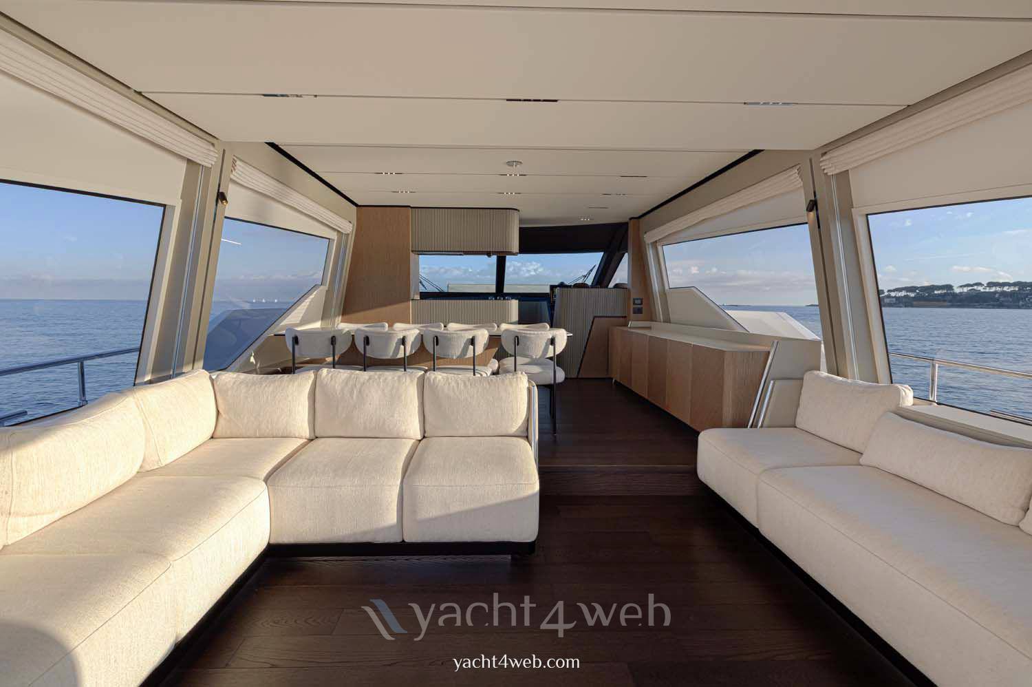 Ferretti yachts 720