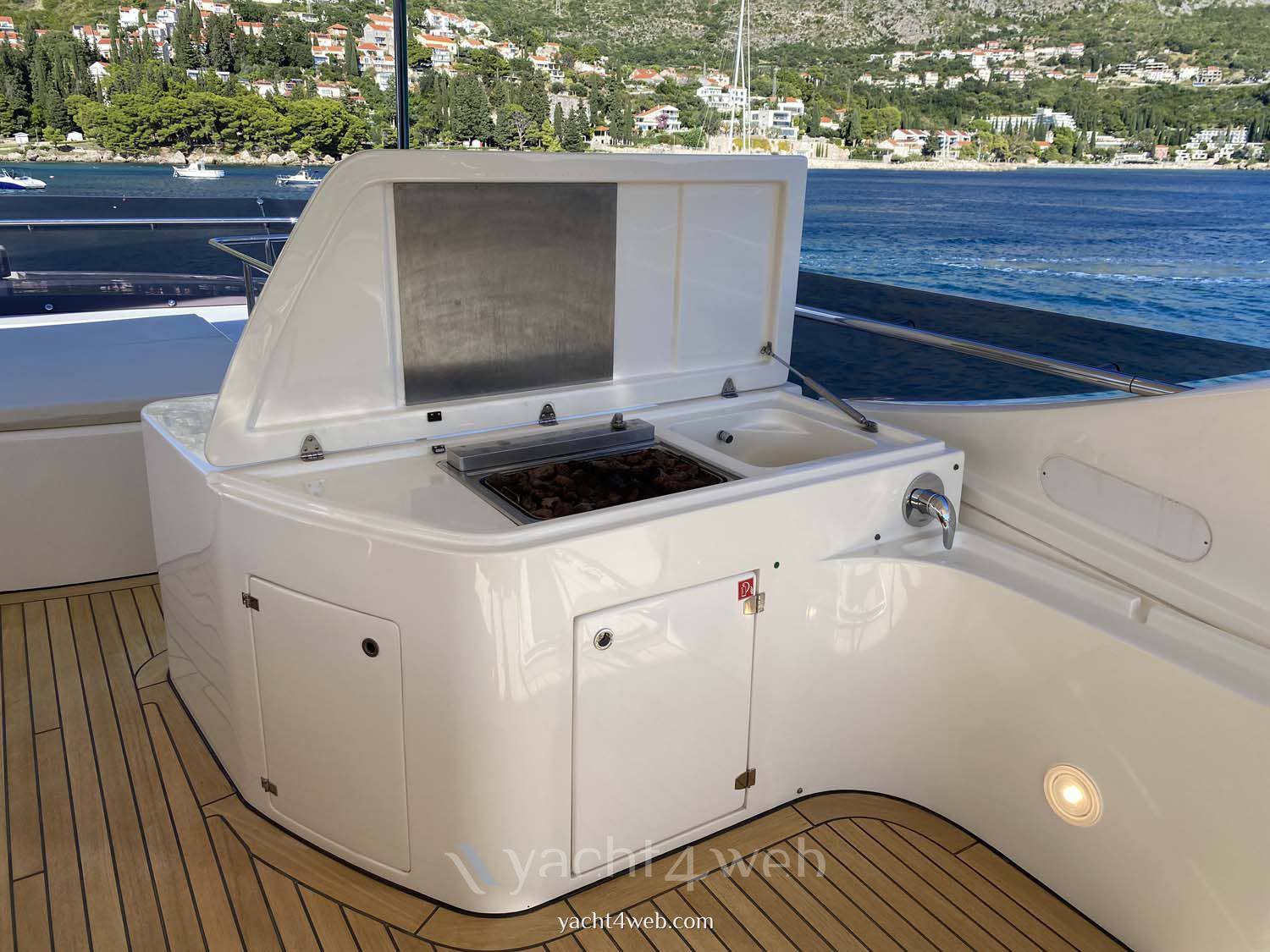 Ferretti yachts 780
