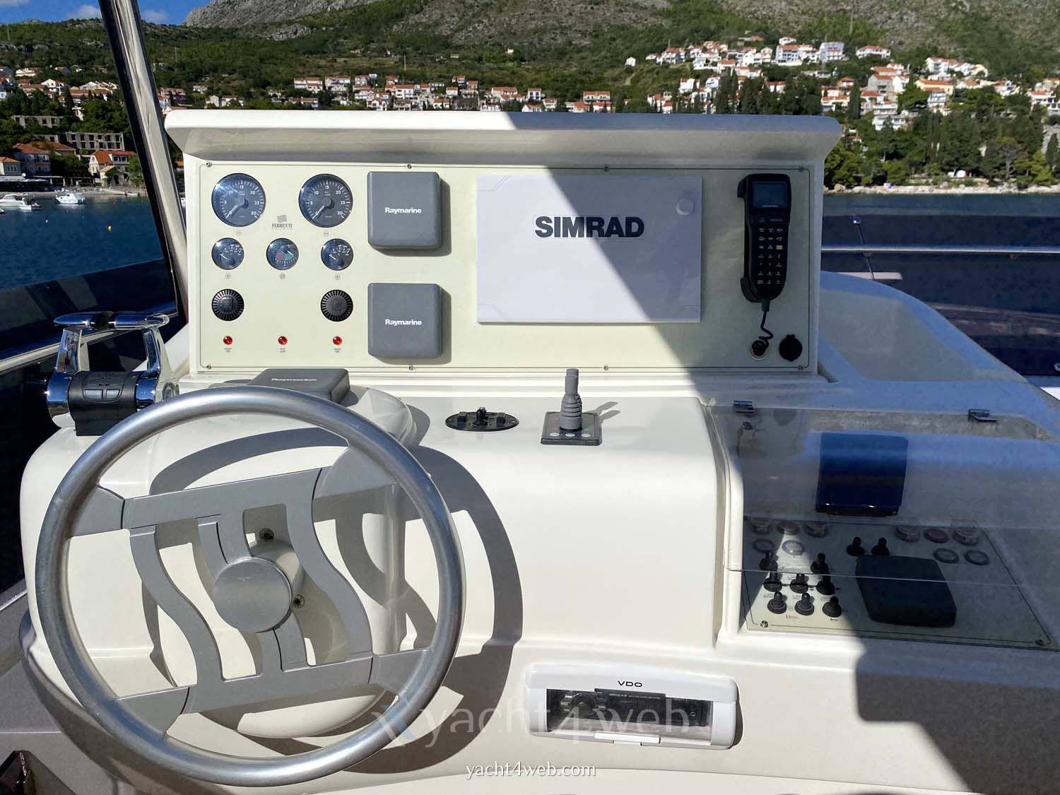 Ferretti yachts 780