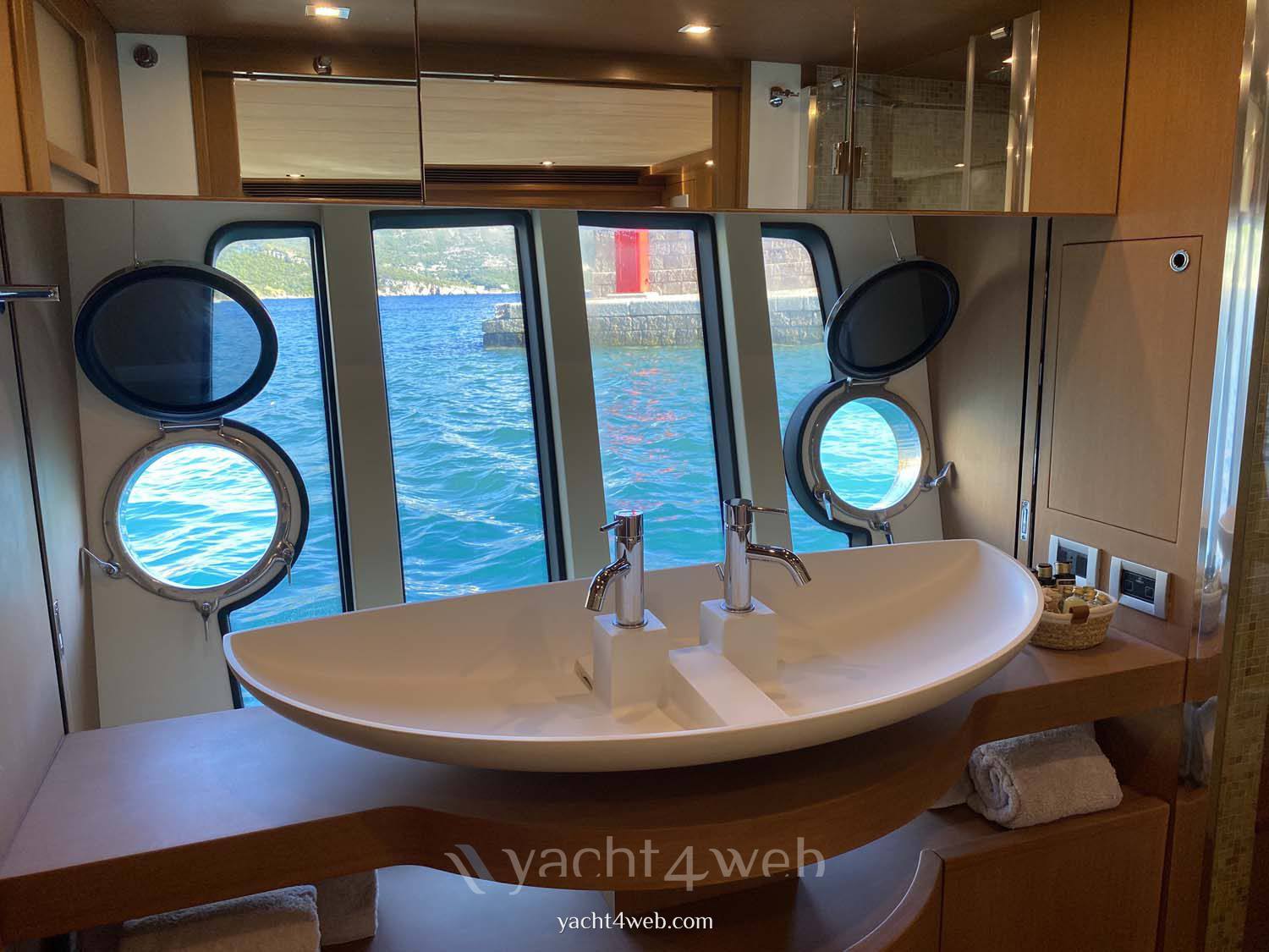 Ferretti yachts 780